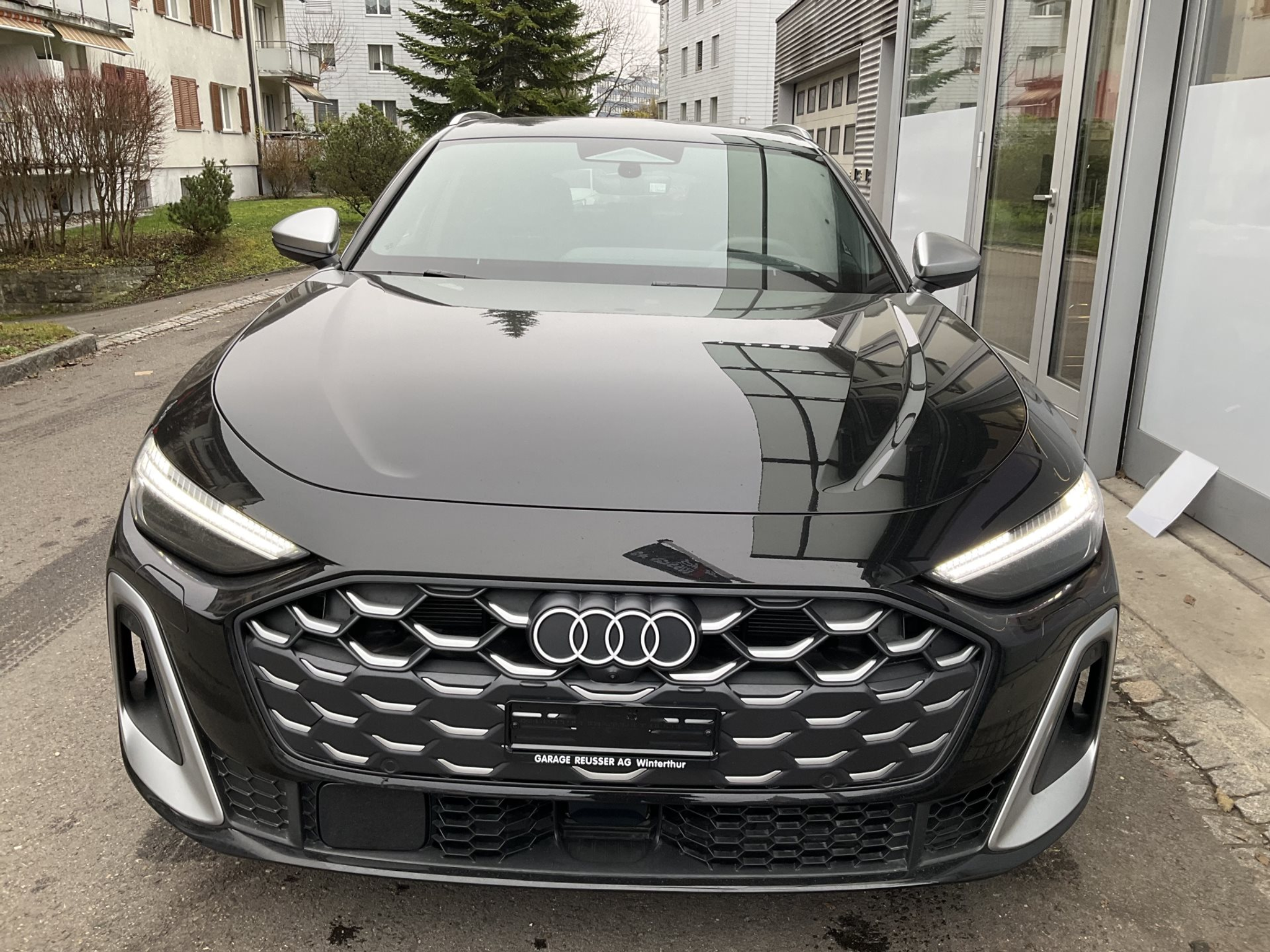 listing desktop thumbnail image 1