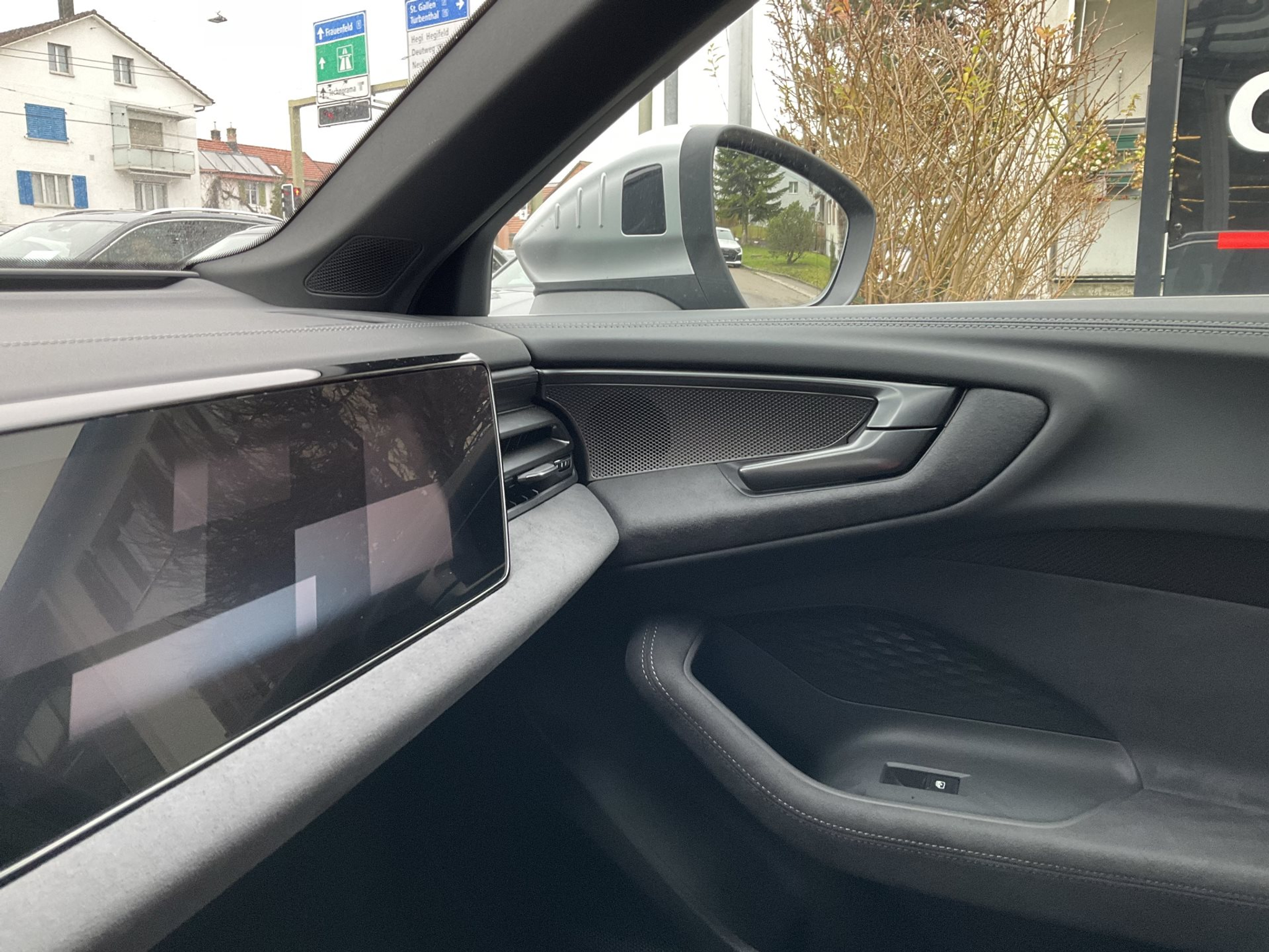 listing desktop thumbnail image 9