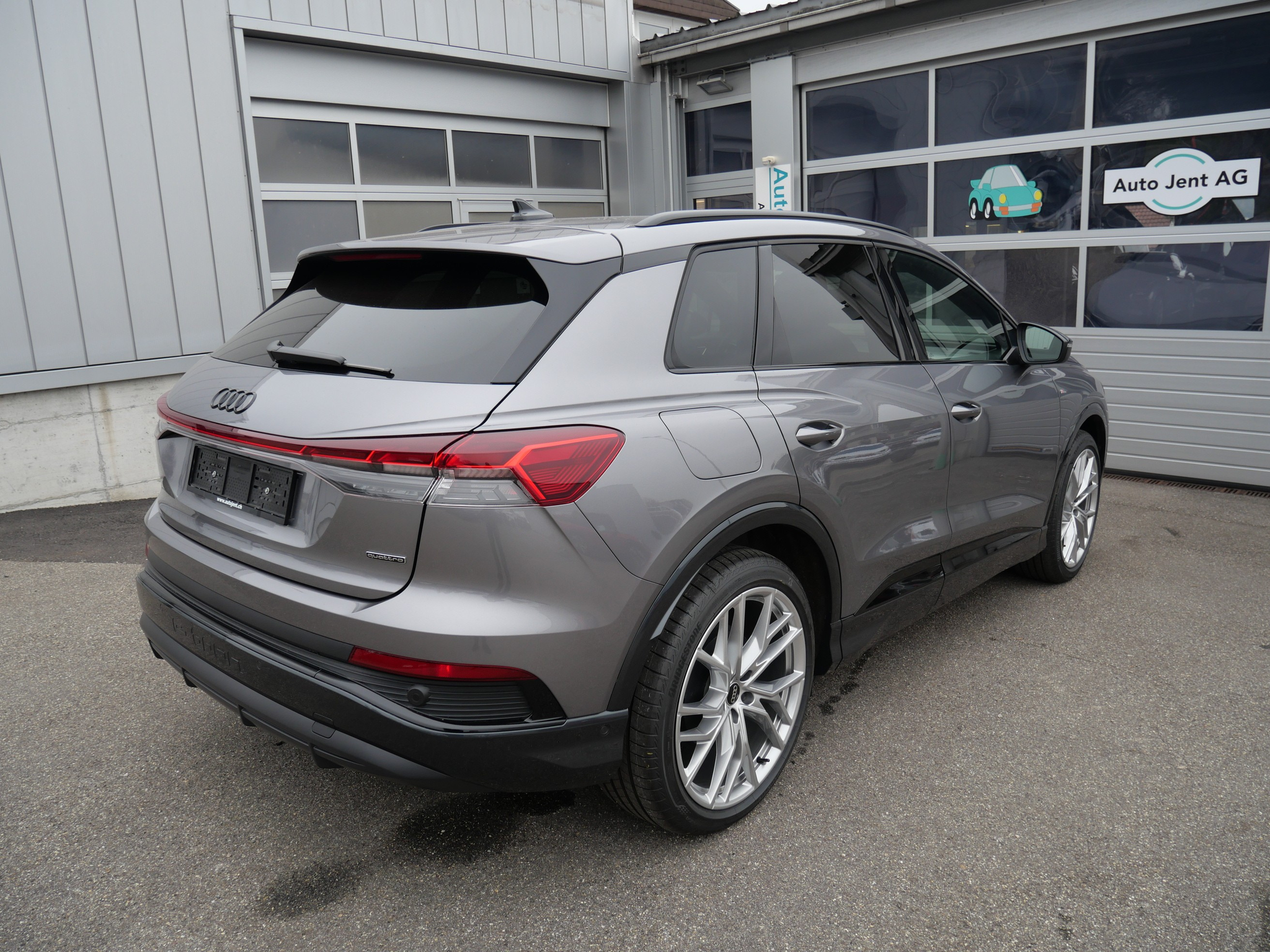 listing desktop thumbnail image 4