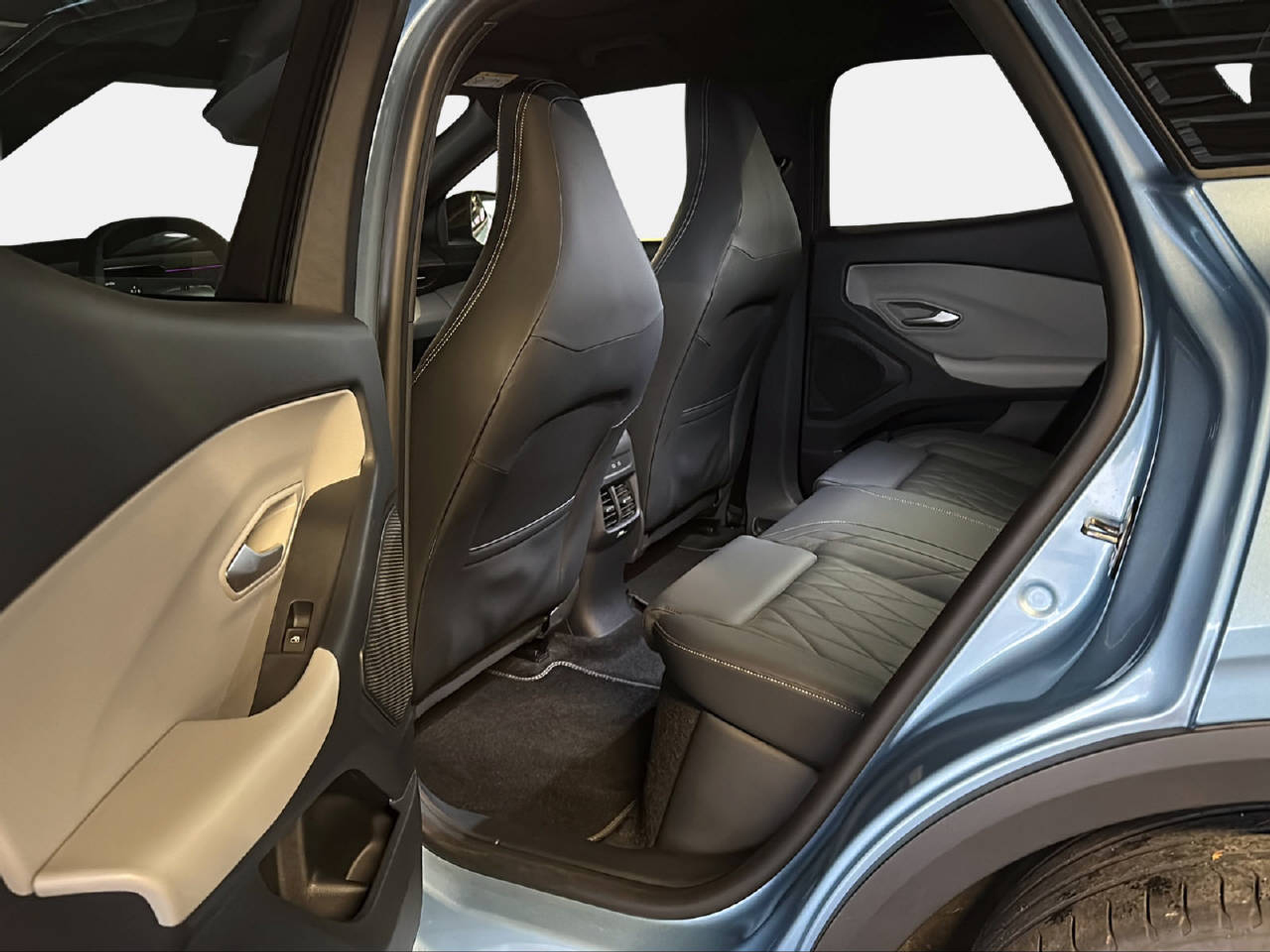 listing desktop thumbnail image 12