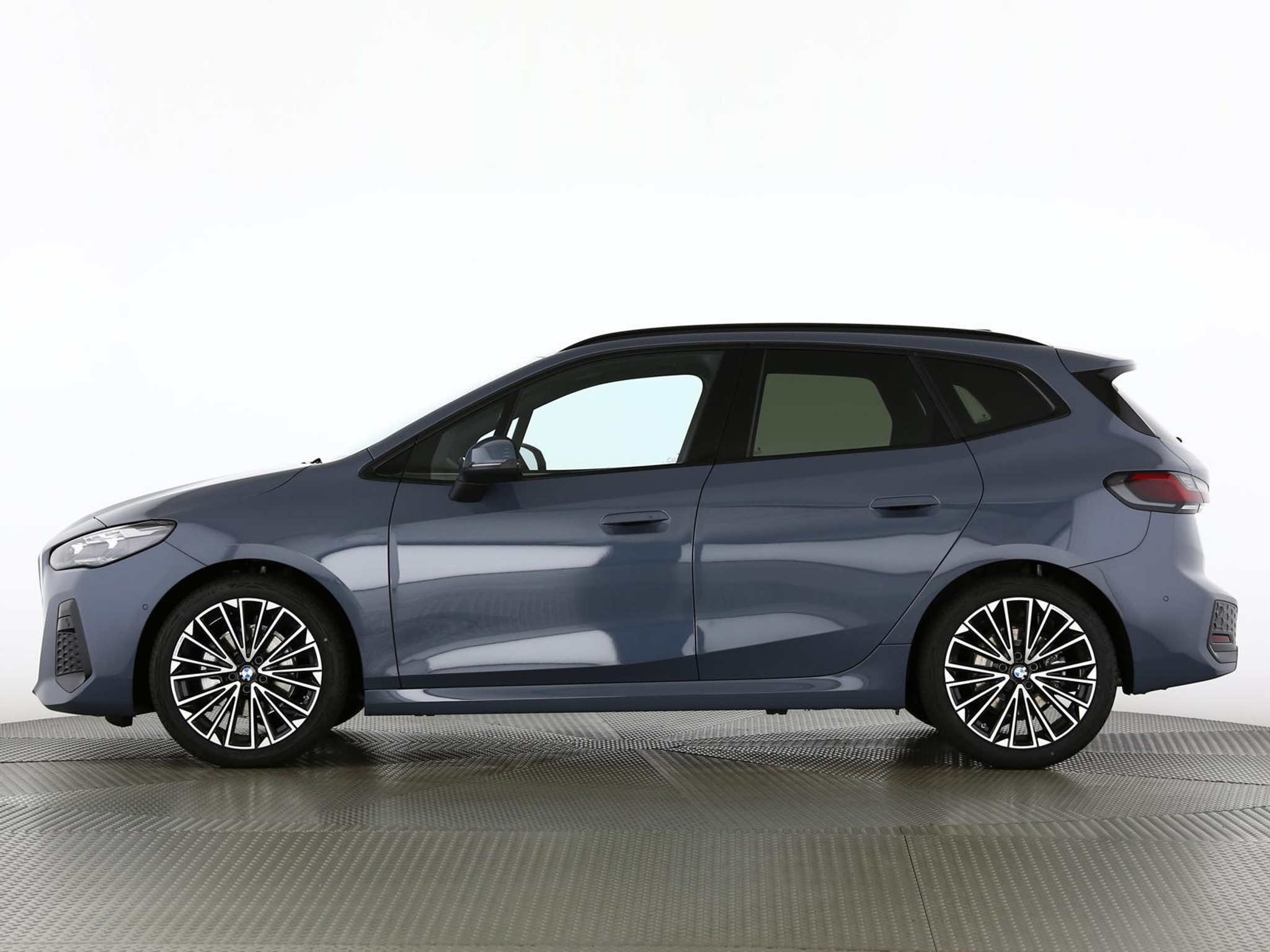 listing desktop thumbnail image 2