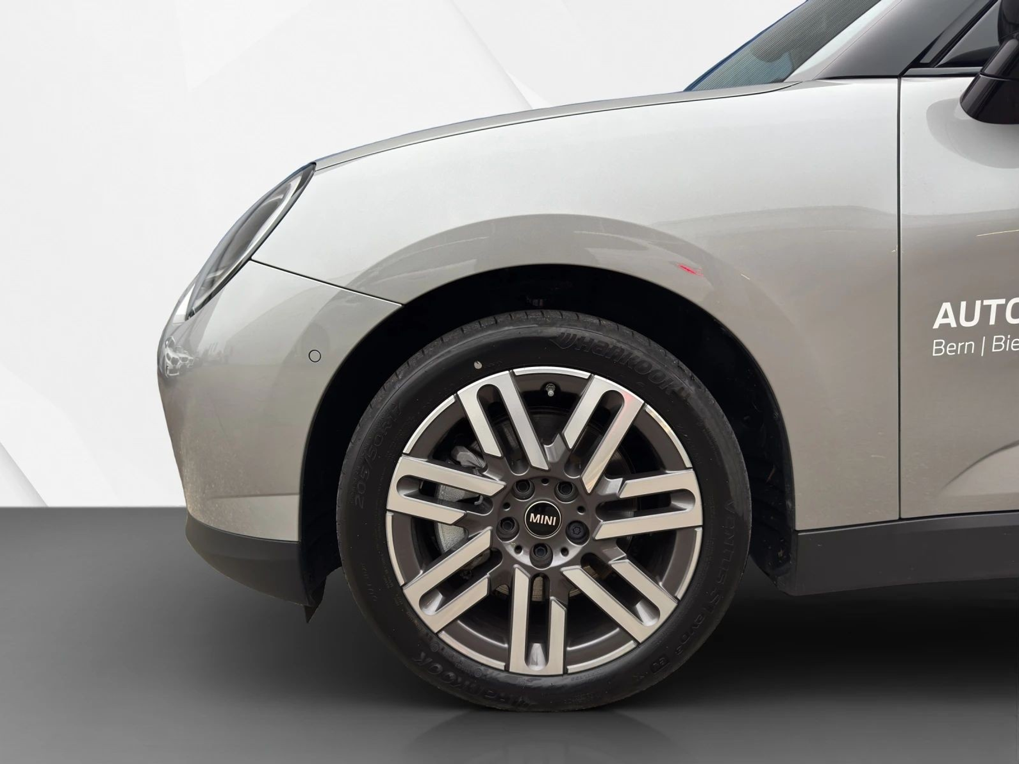 listing desktop thumbnail image 11