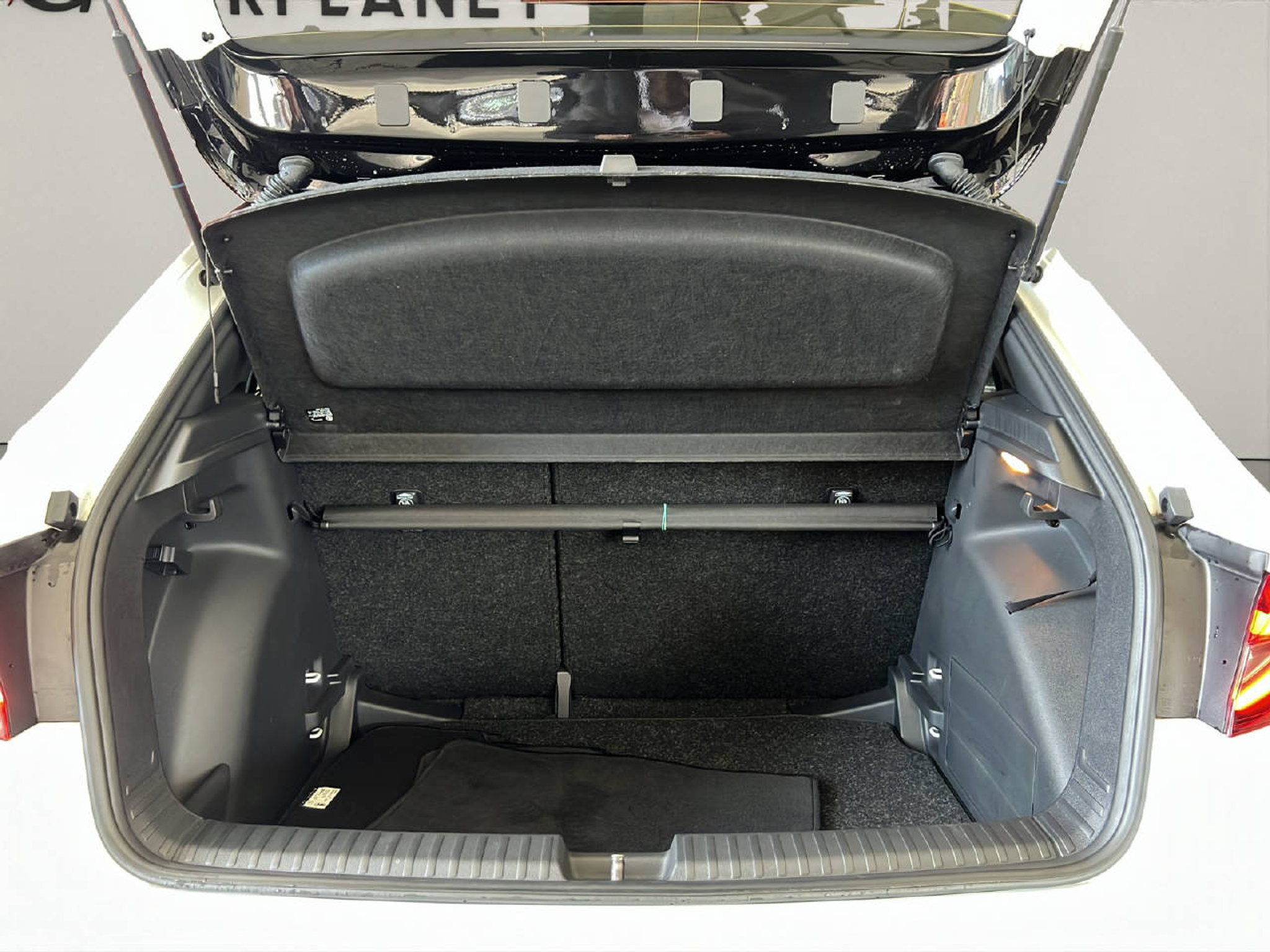 listing desktop thumbnail image 19