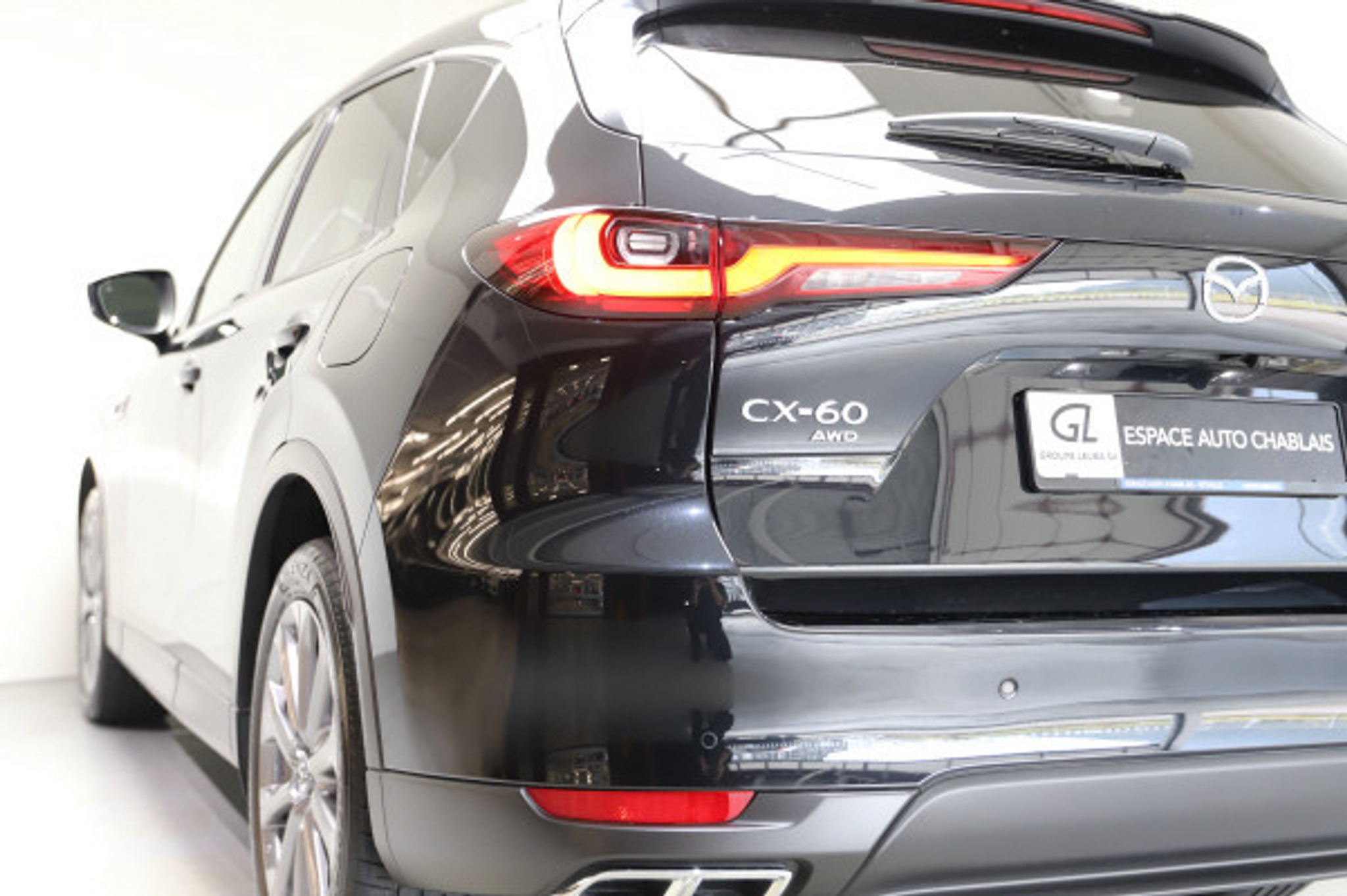 listing desktop thumbnail image 3