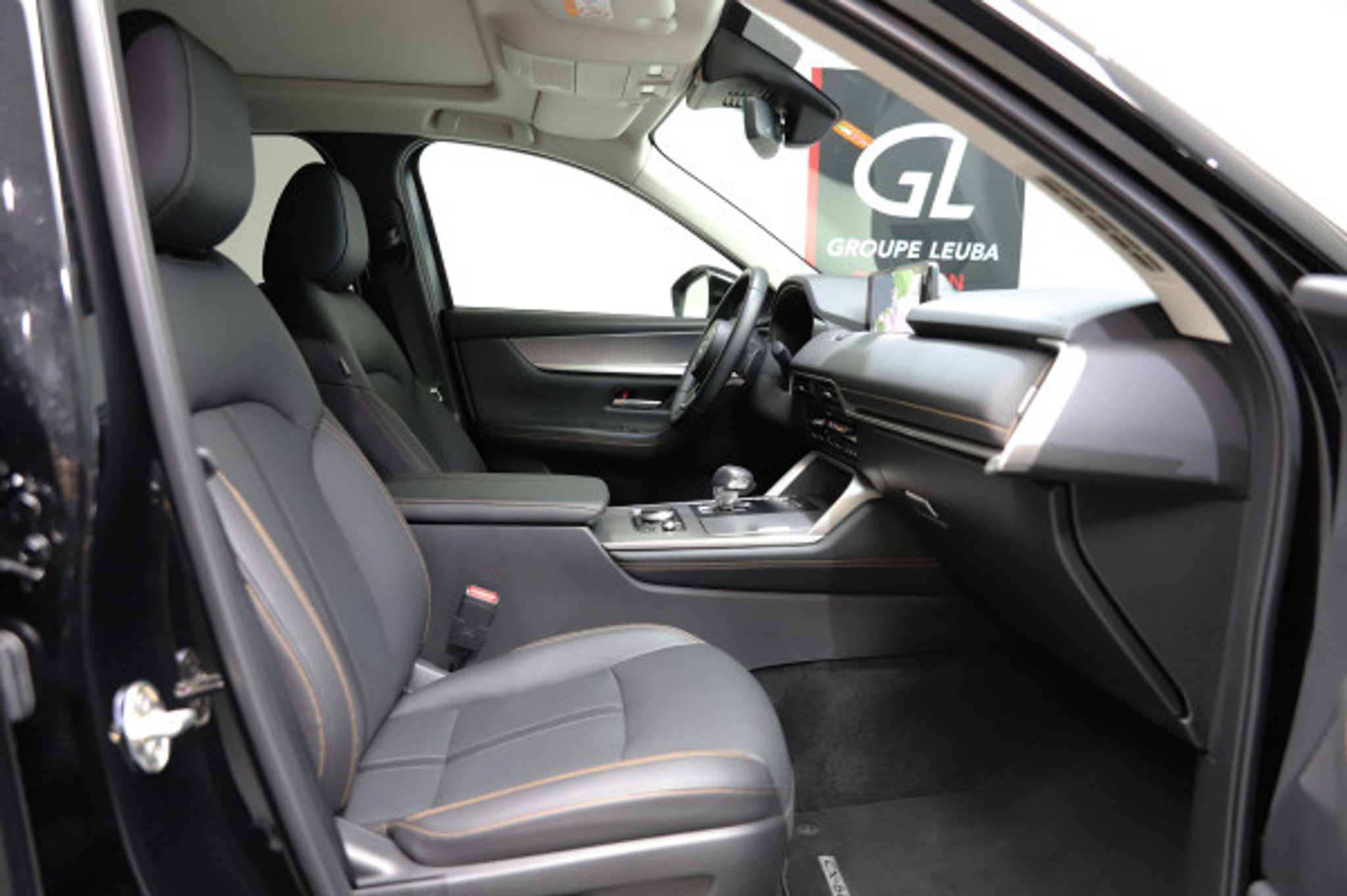 listing desktop thumbnail image 8