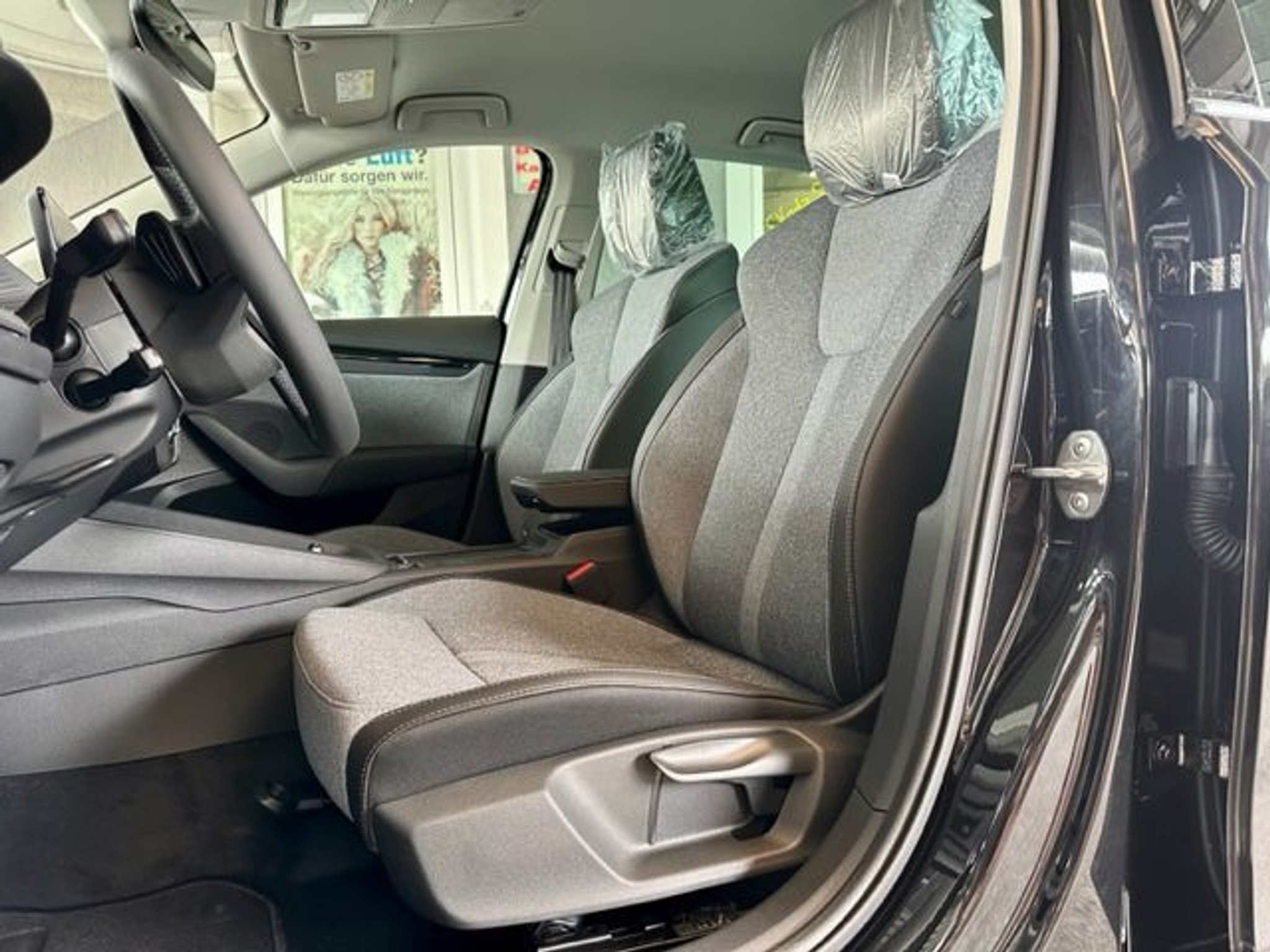 listing desktop thumbnail image 5