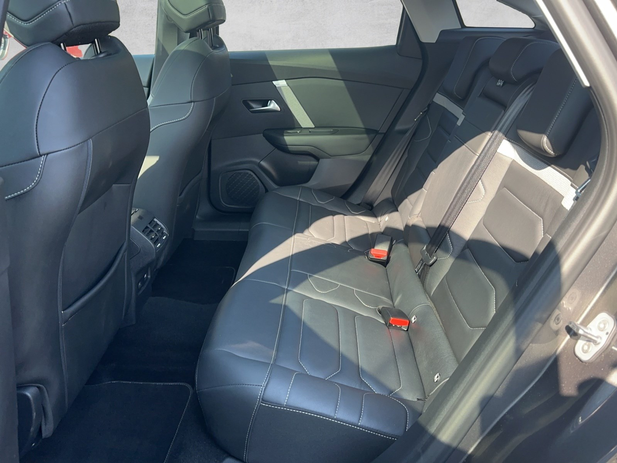 listing desktop thumbnail image 12