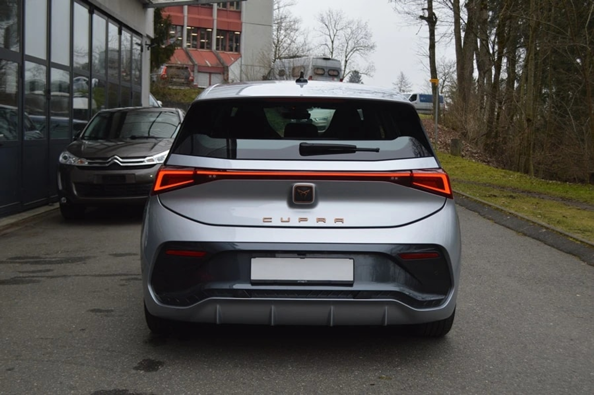 listing desktop thumbnail image 12