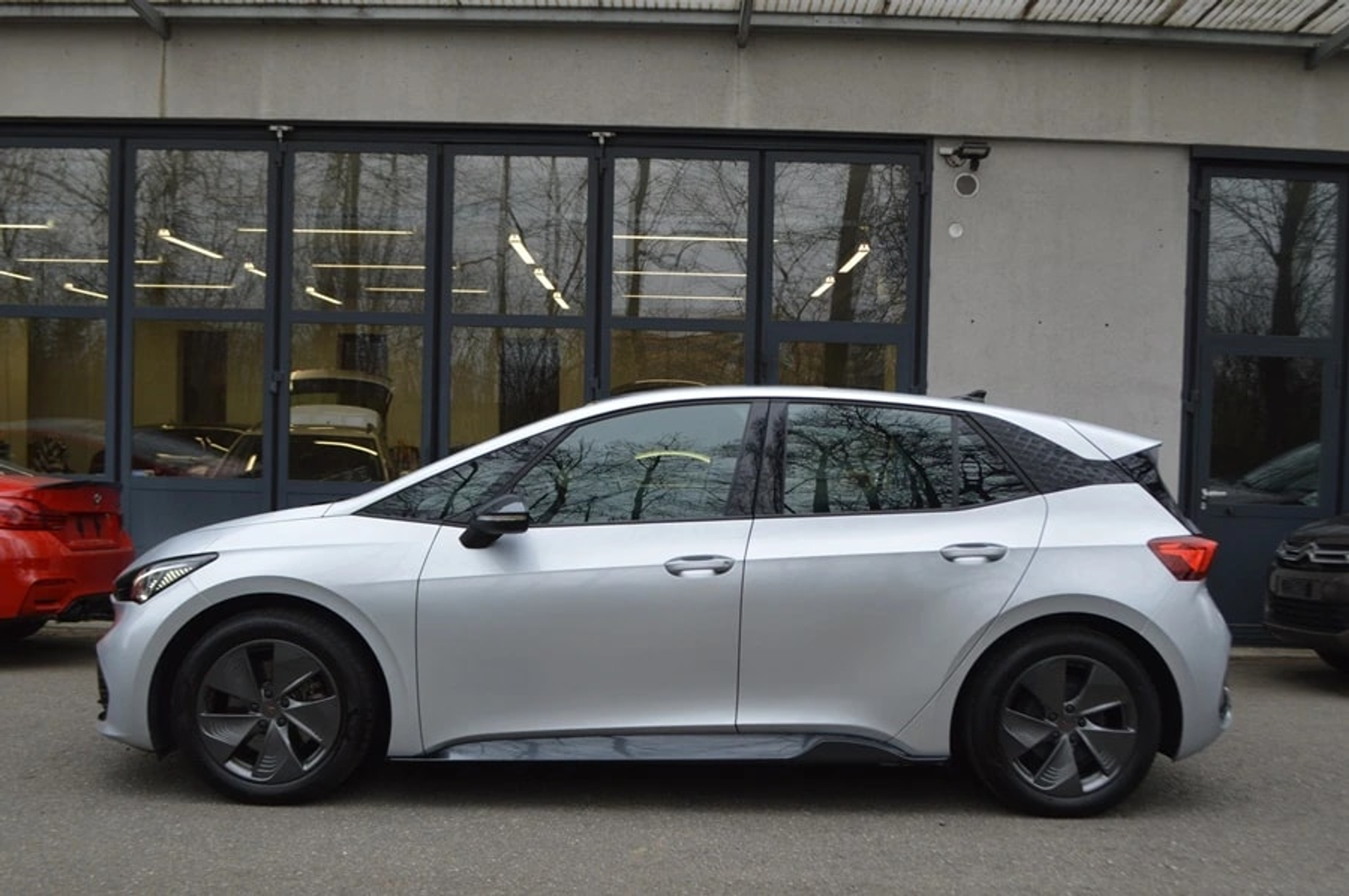 listing desktop thumbnail image 3