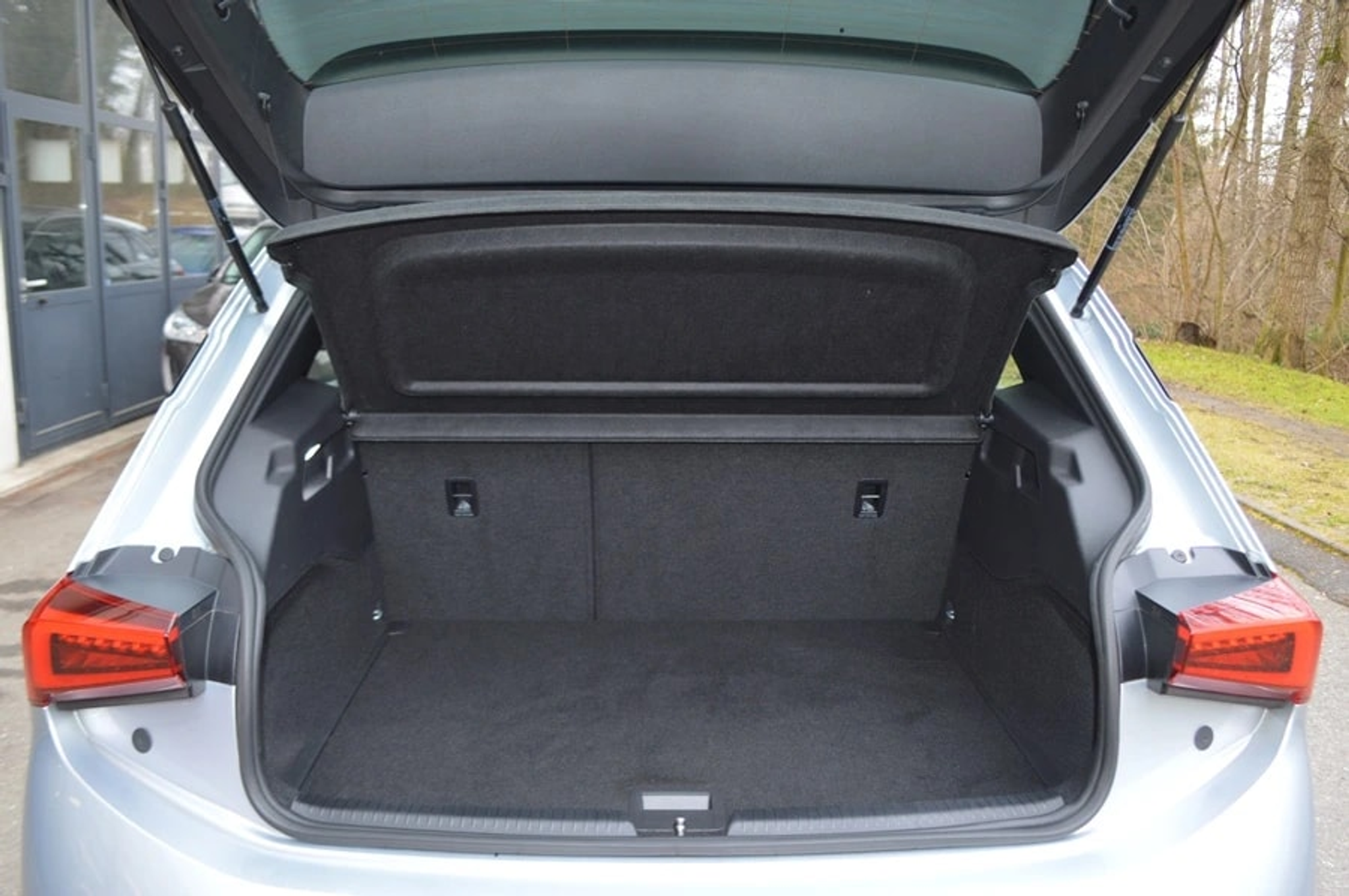 listing desktop thumbnail image 11