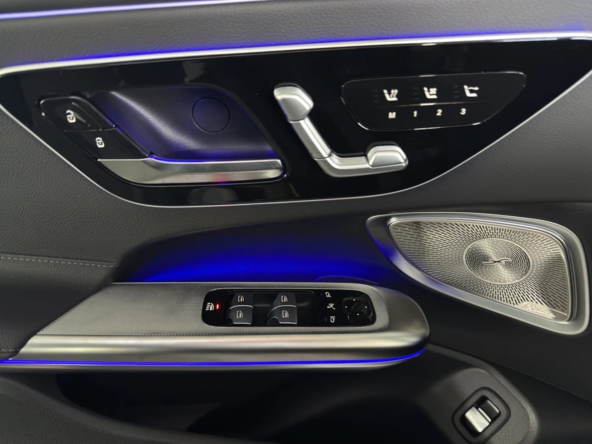 listing desktop thumbnail image 7