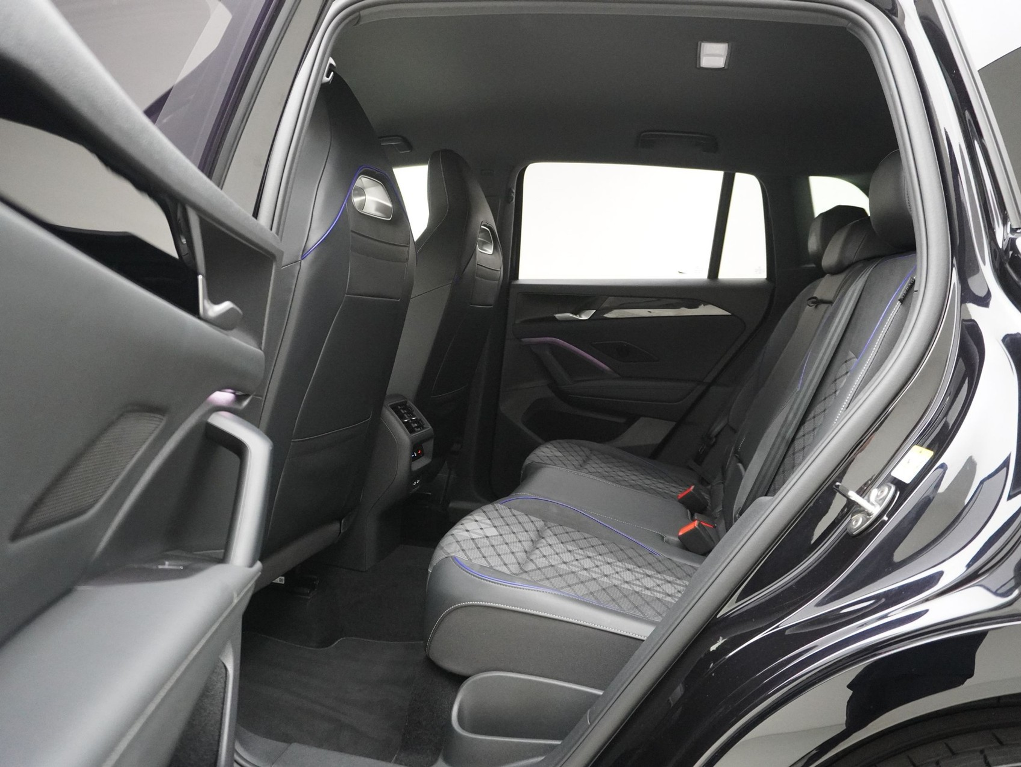 listing desktop thumbnail image 10