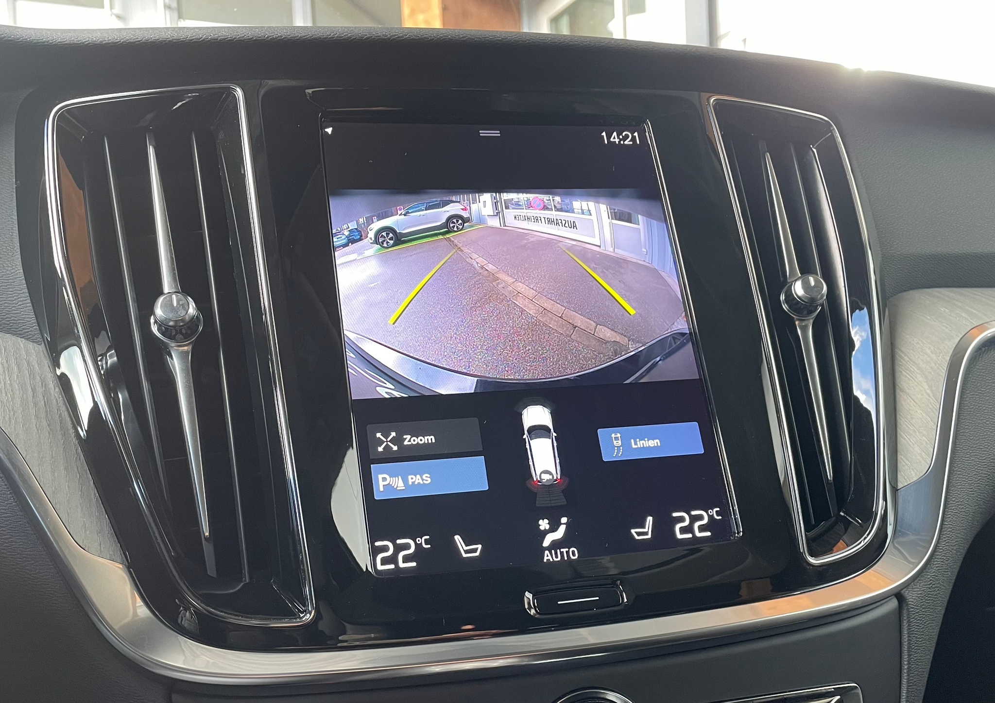 listing desktop thumbnail image 13