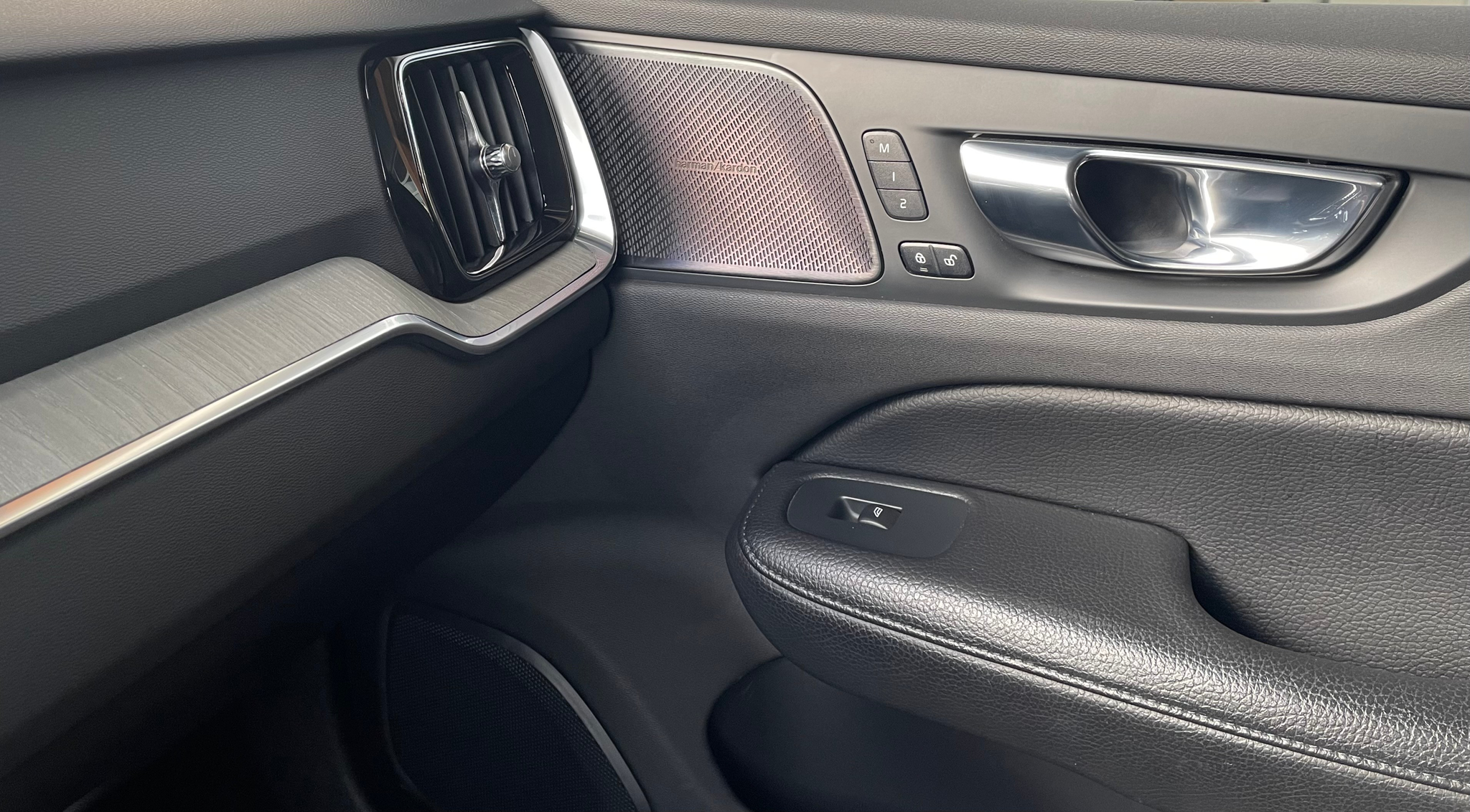 listing desktop thumbnail image 12