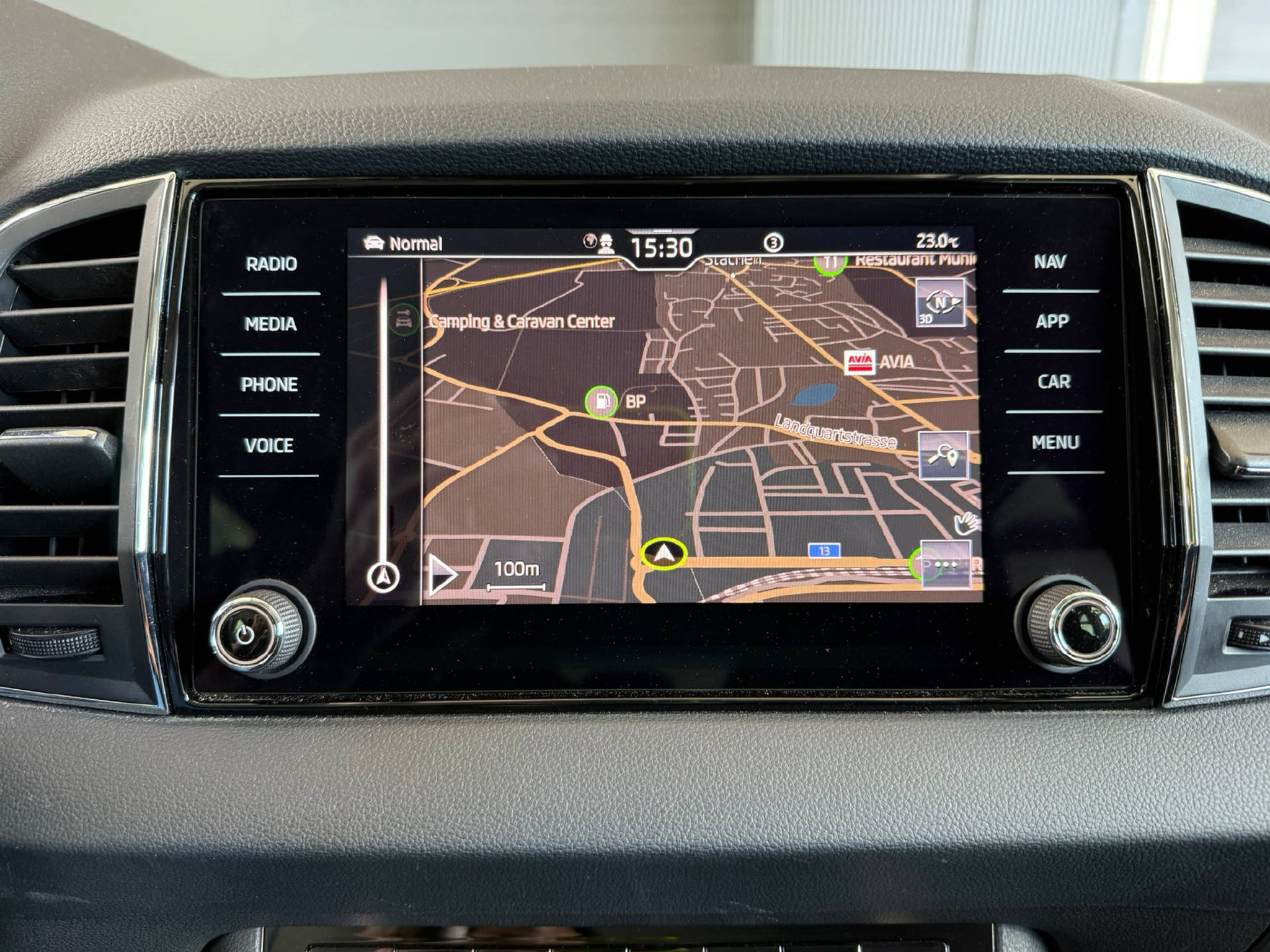 listing desktop thumbnail image 12