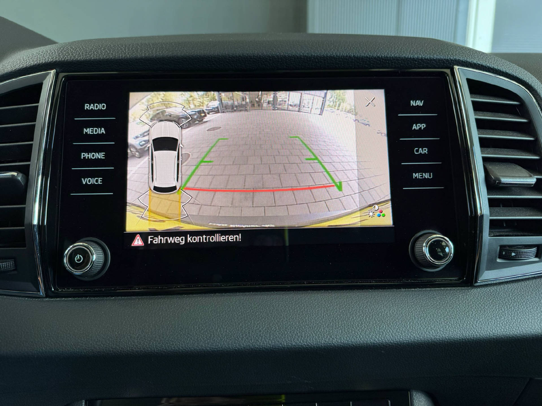 listing desktop thumbnail image 11