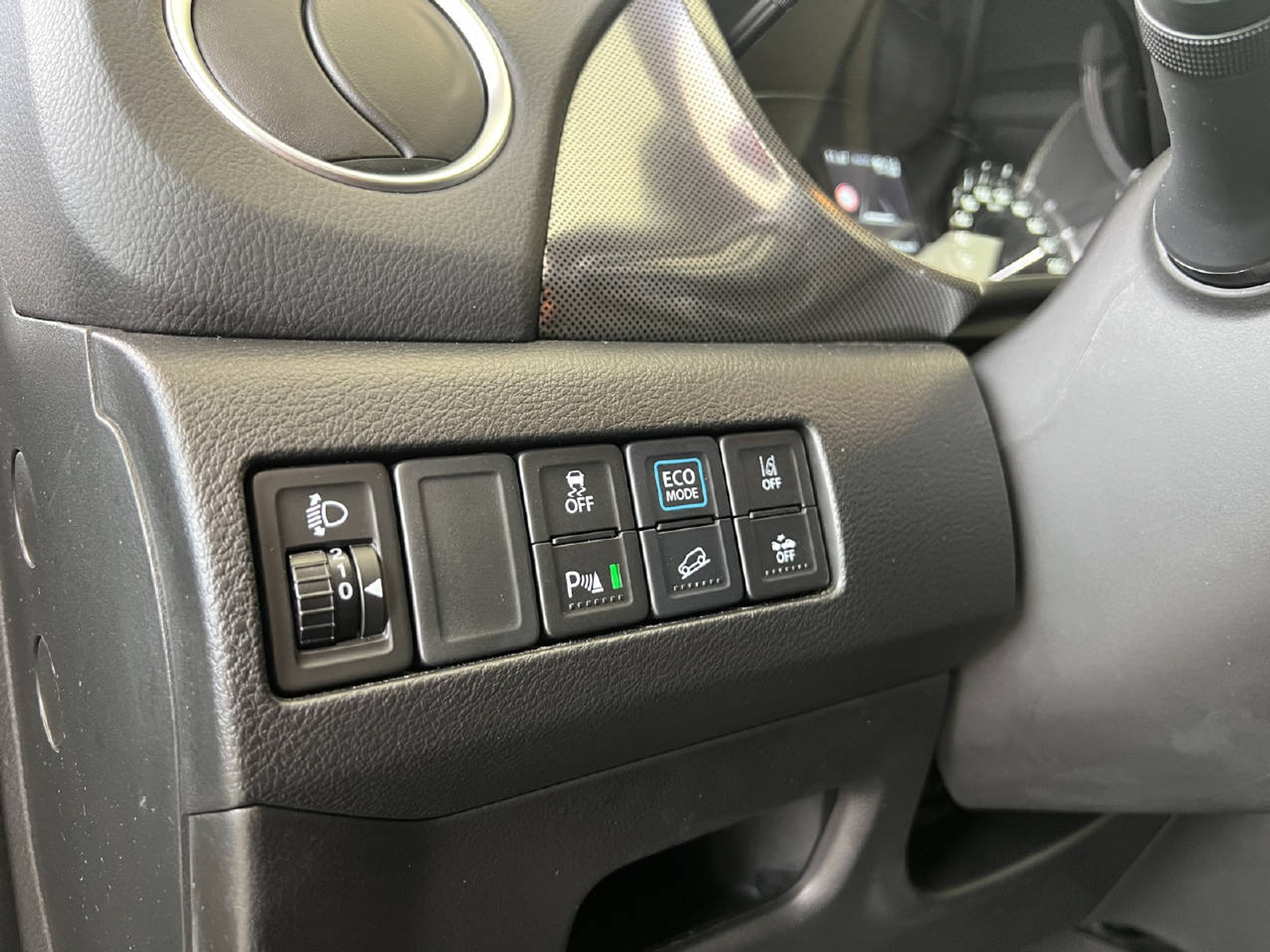 listing desktop thumbnail image 18