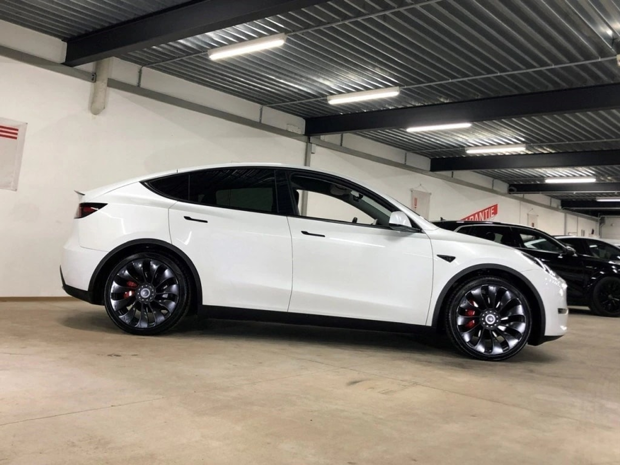 listing desktop thumbnail image 2