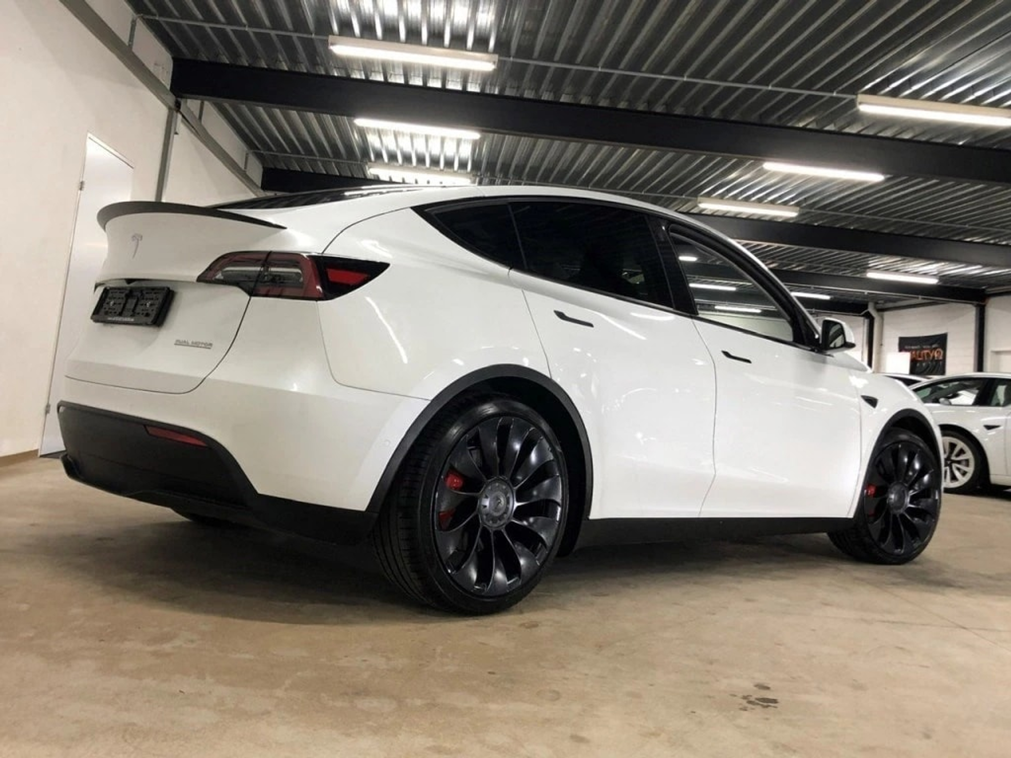 listing desktop thumbnail image 3