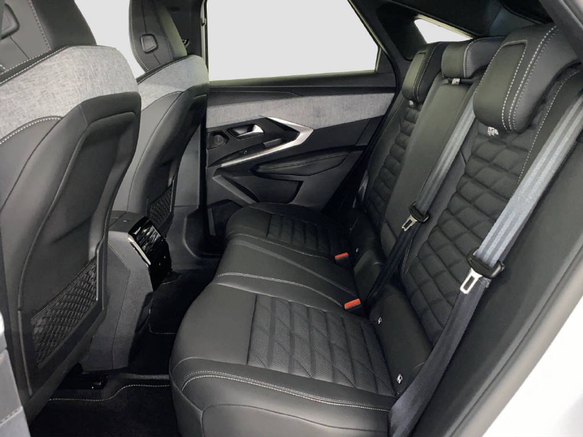 listing desktop thumbnail image 12