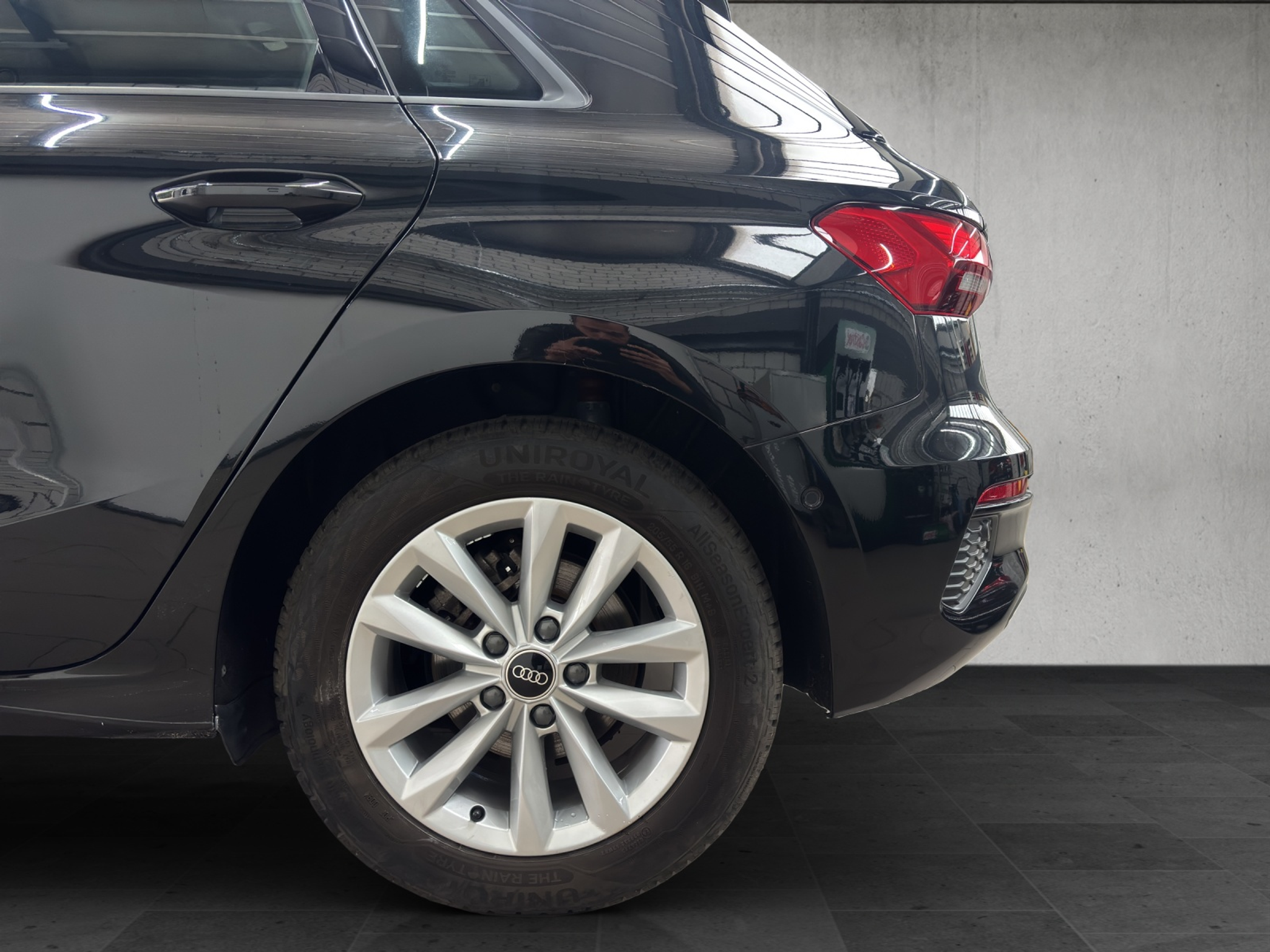 listing desktop thumbnail image 8