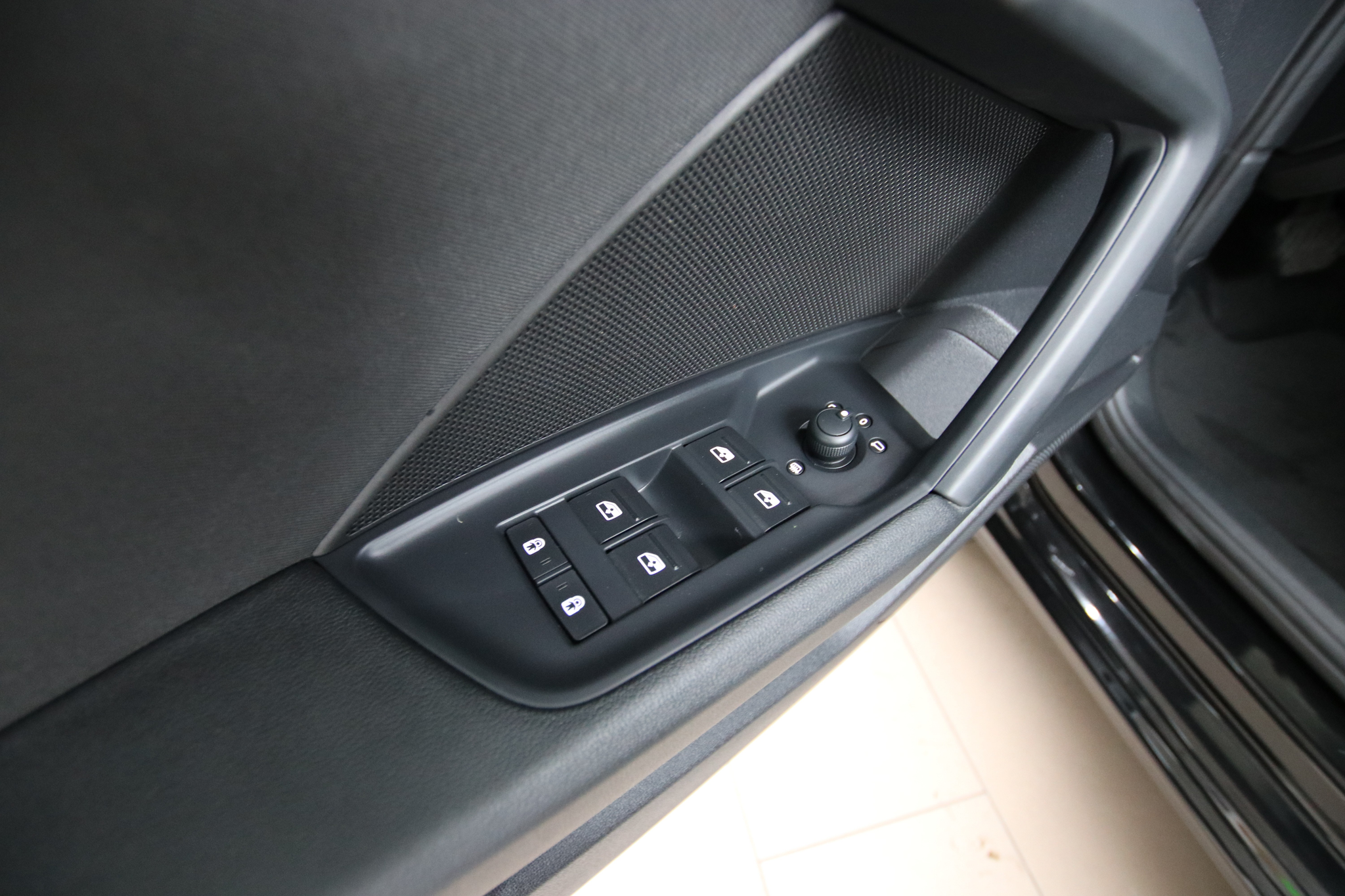 listing desktop thumbnail image 25