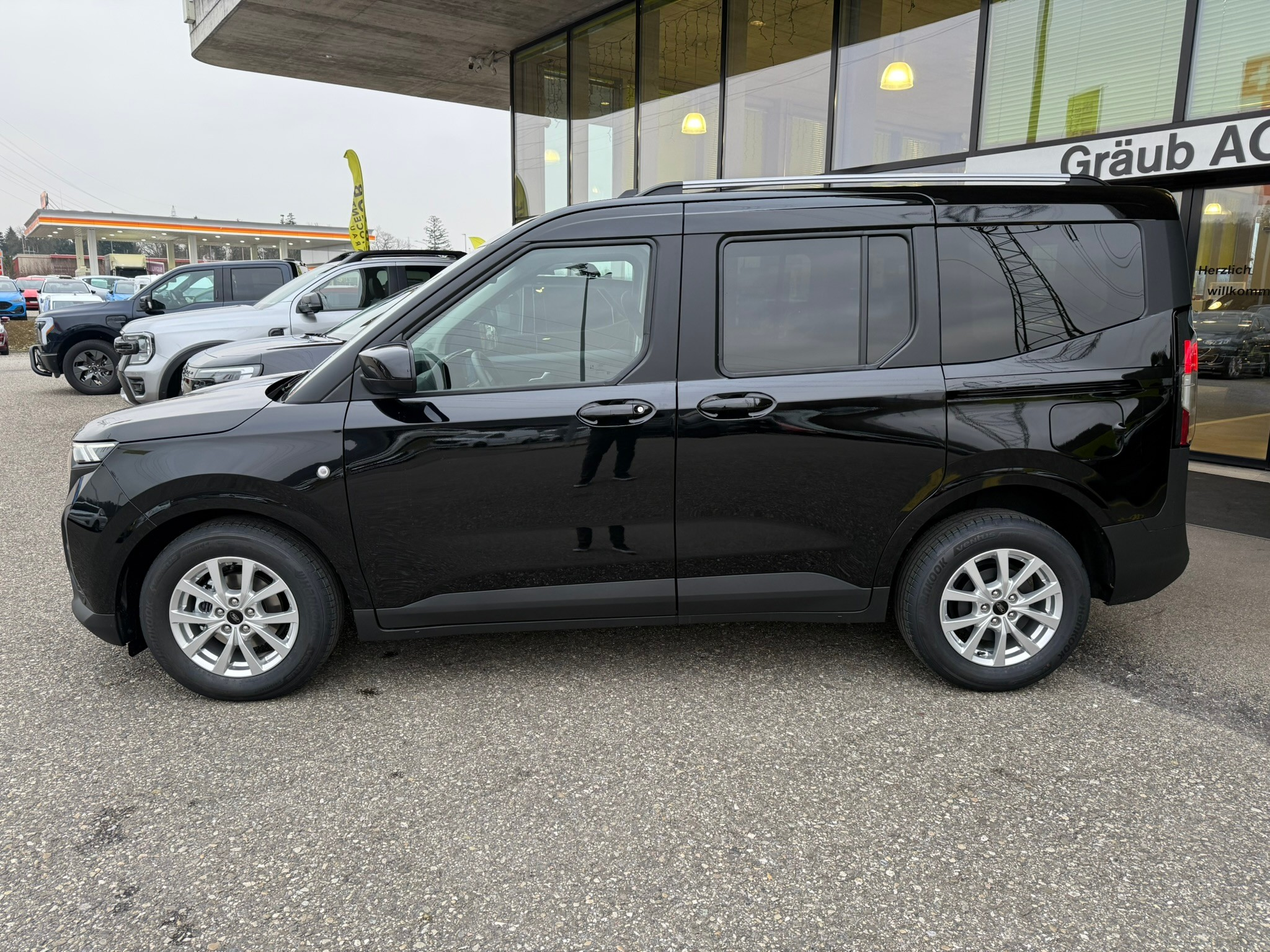 listing desktop thumbnail image 3