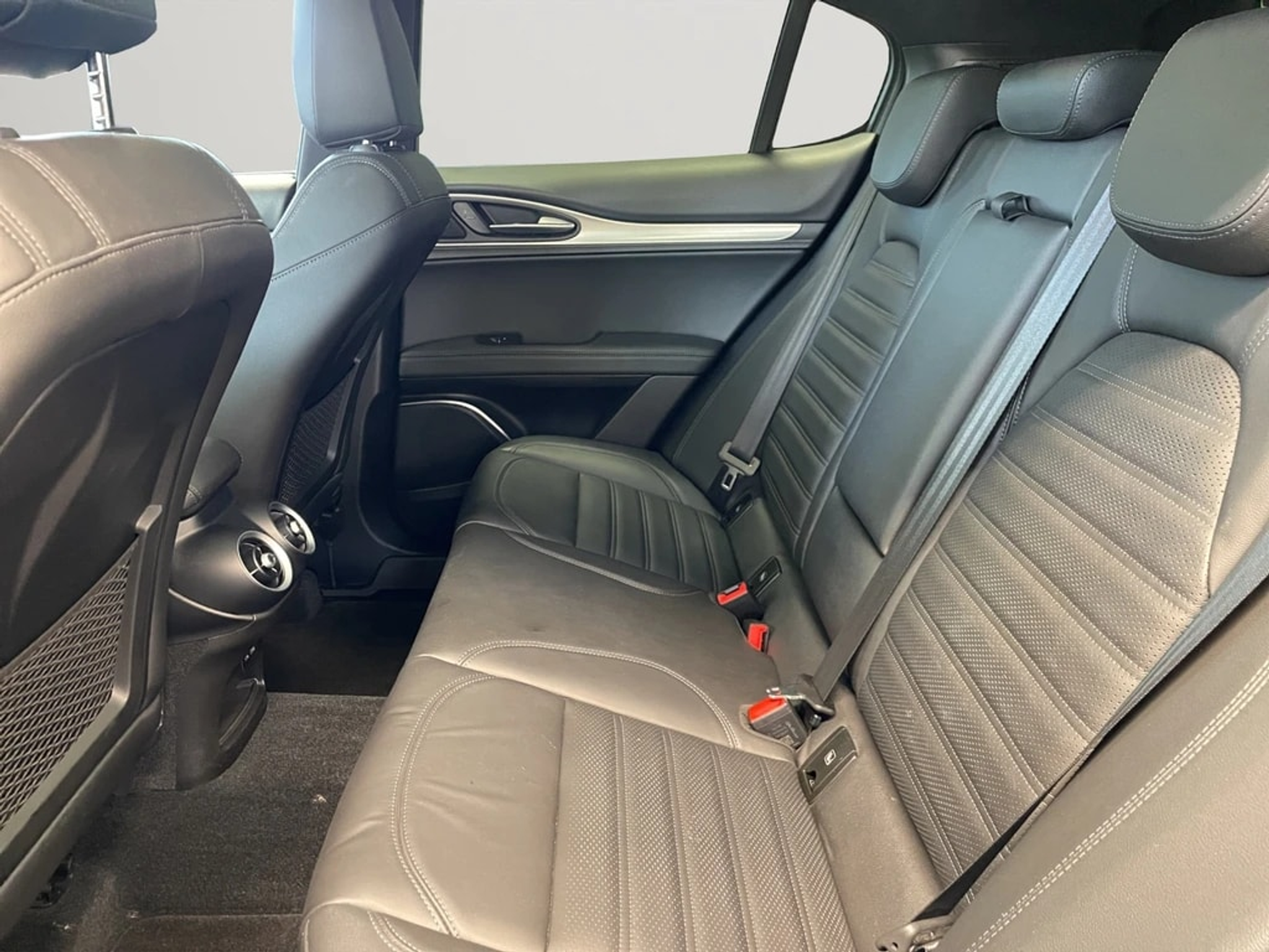 listing desktop thumbnail image 13