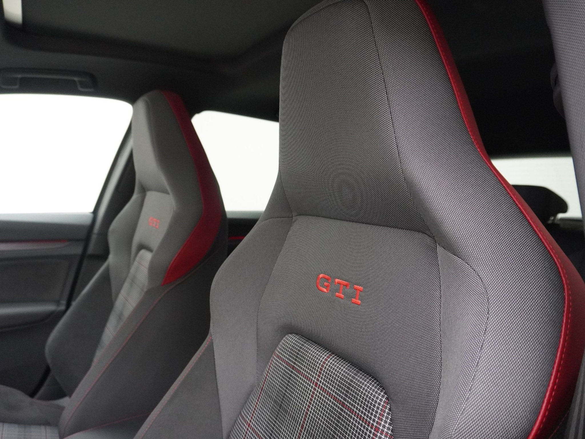 listing desktop thumbnail image 10