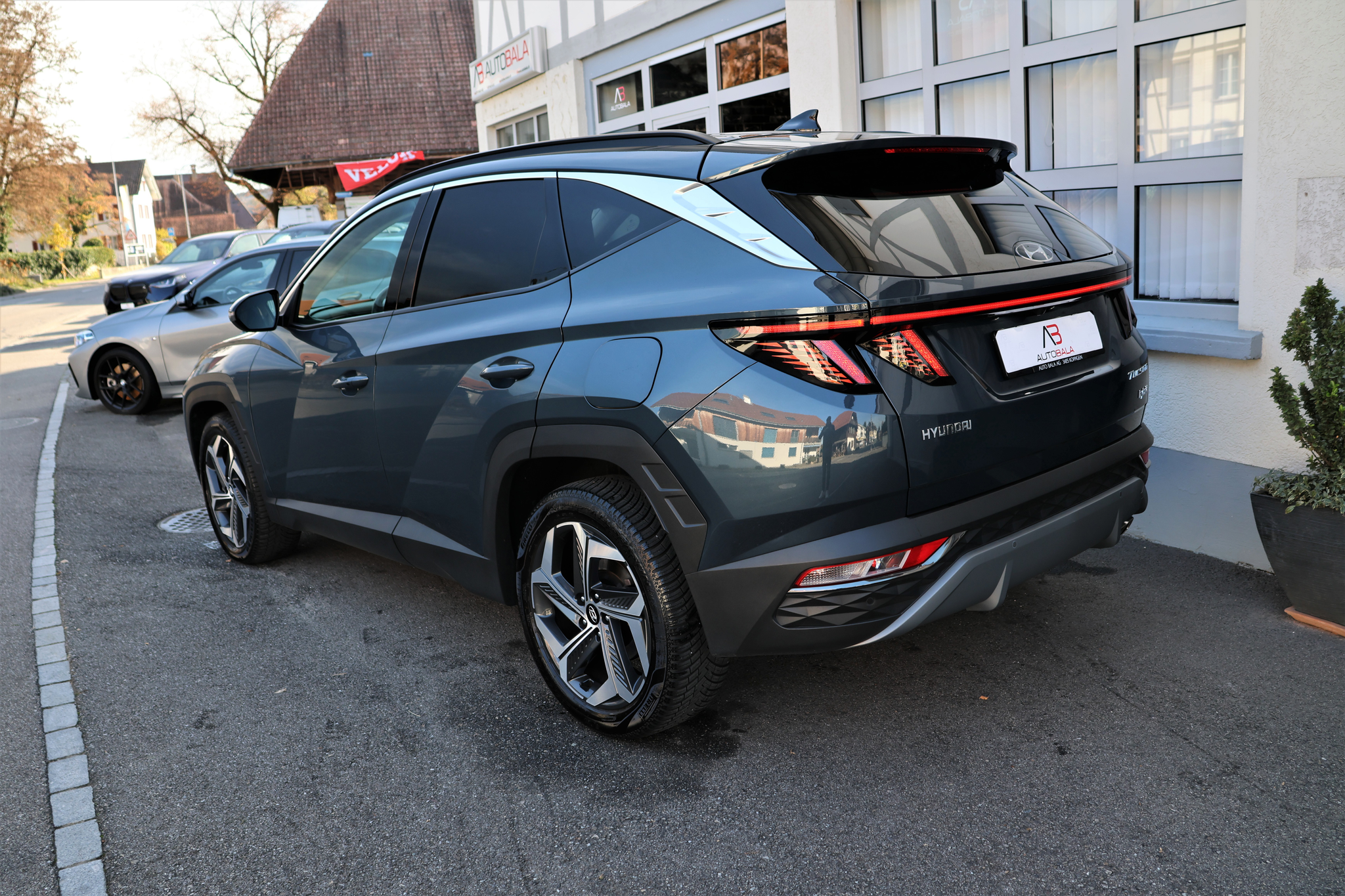 listing desktop thumbnail image 5