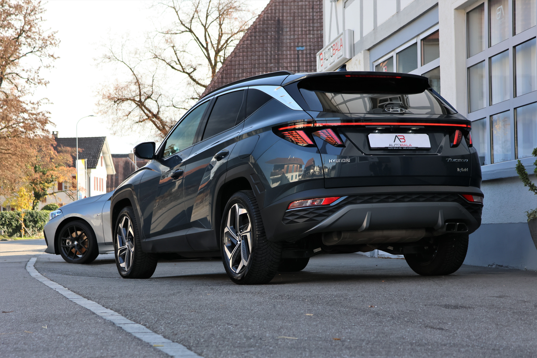 listing desktop thumbnail image 3