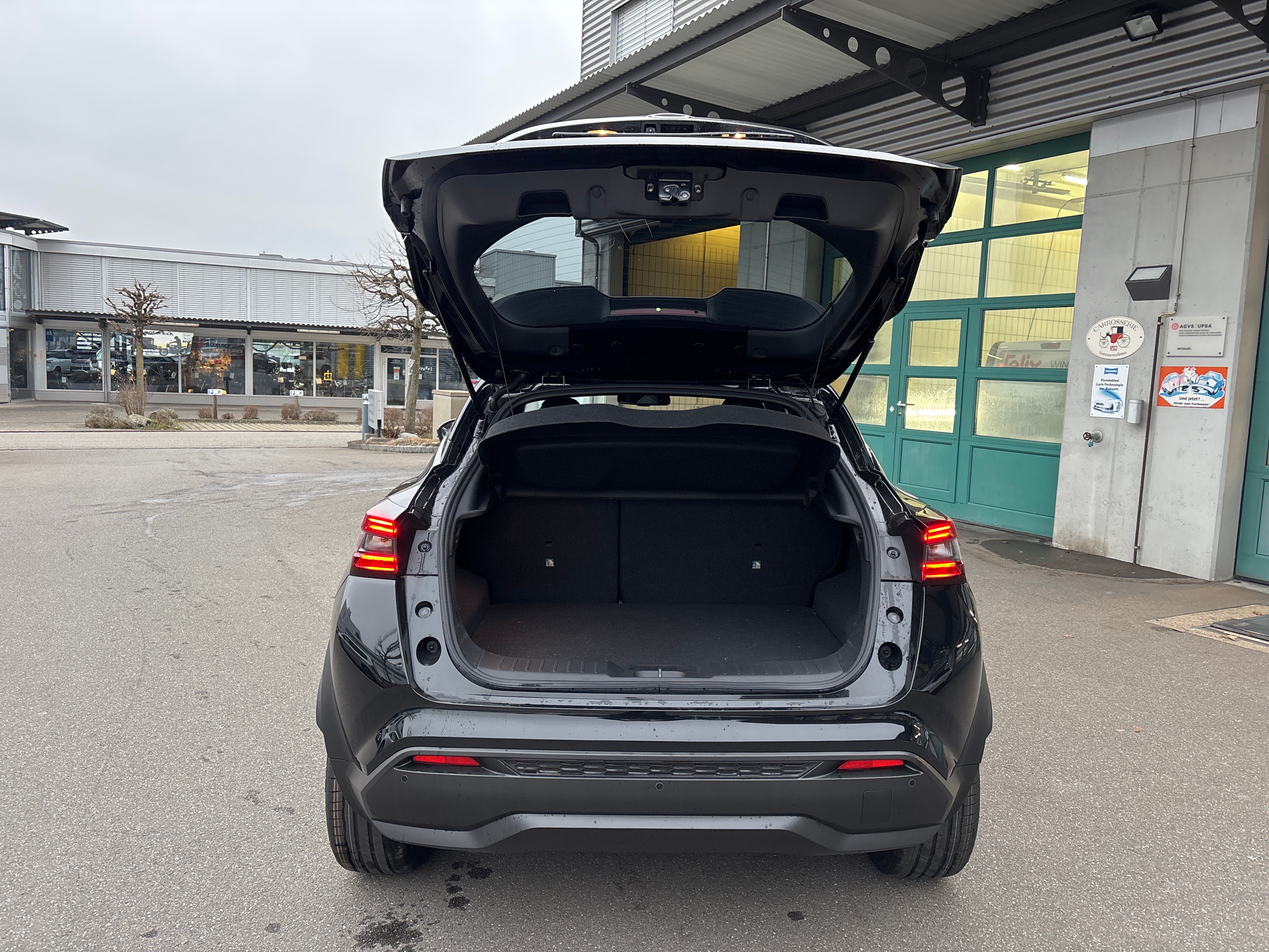 listing desktop thumbnail image 16