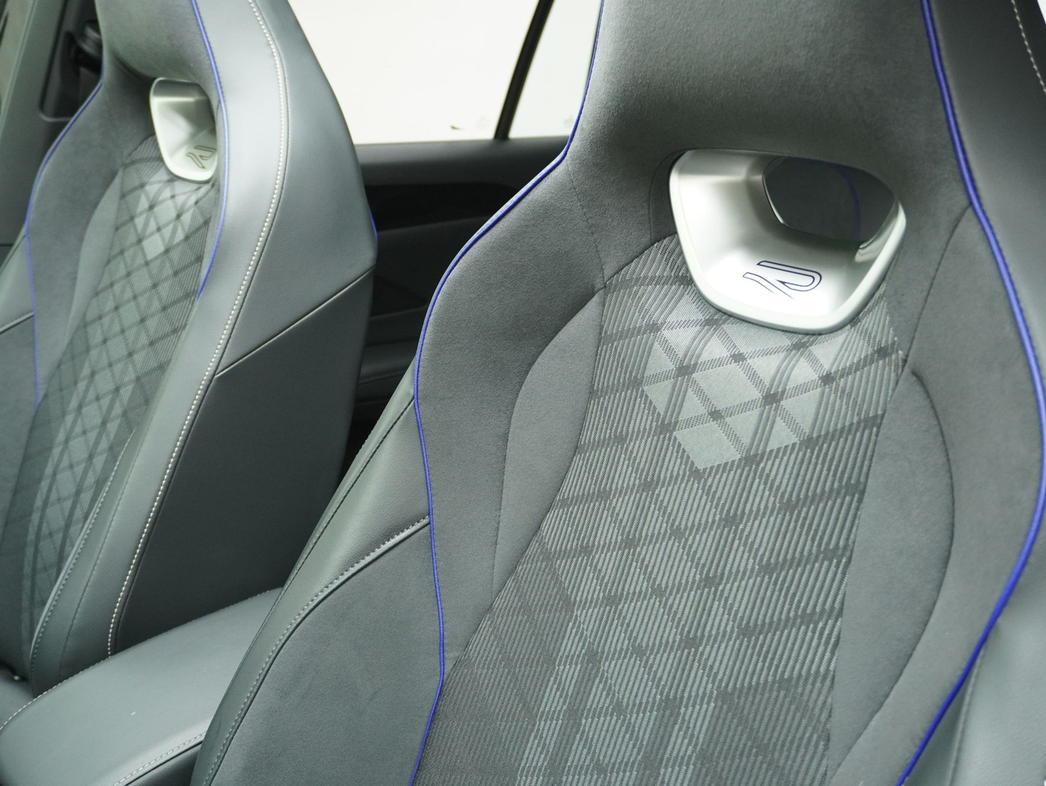 listing desktop thumbnail image 8