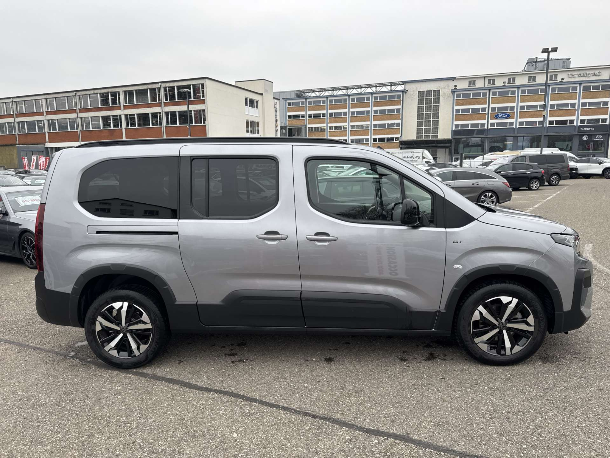 listing desktop thumbnail image 4