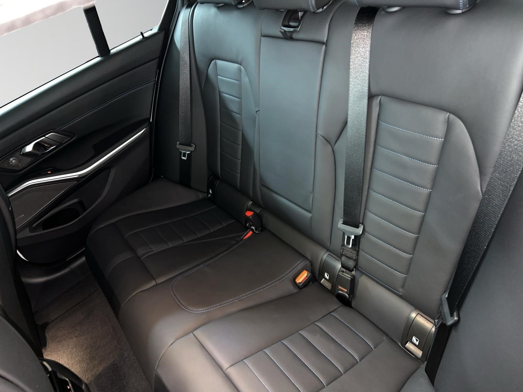 listing desktop thumbnail image 6