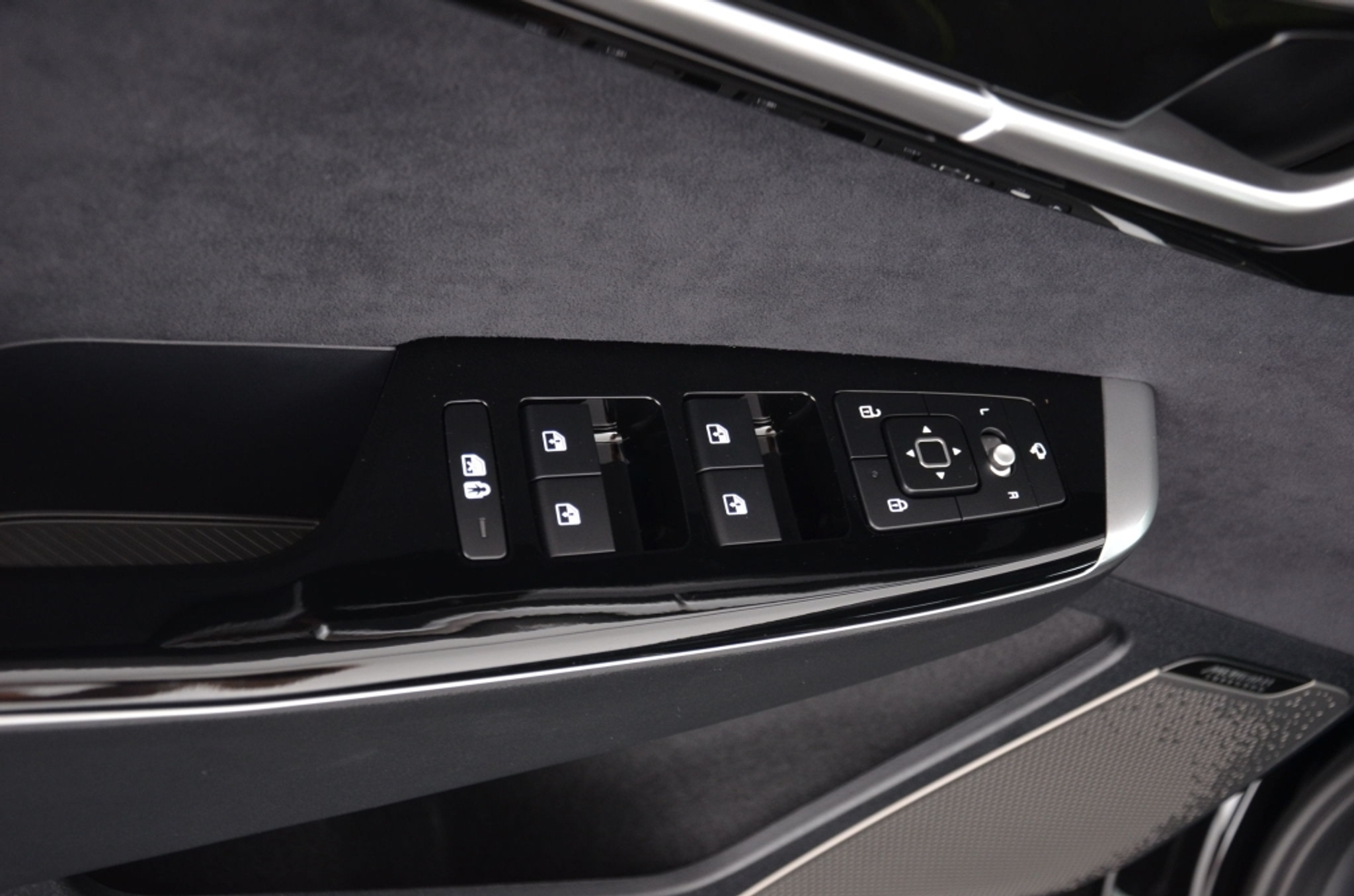 listing desktop thumbnail image 28