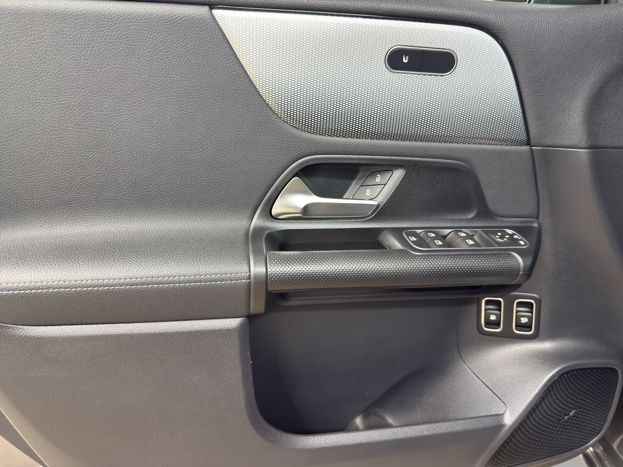 listing desktop thumbnail image 12