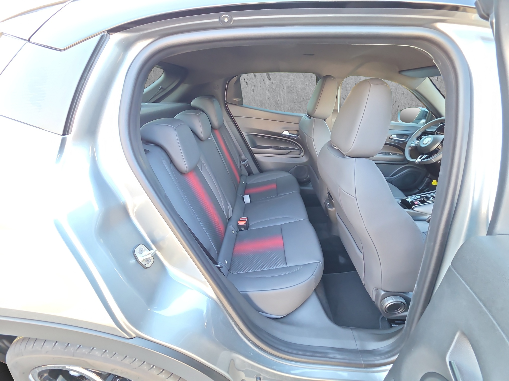 listing desktop thumbnail image 12