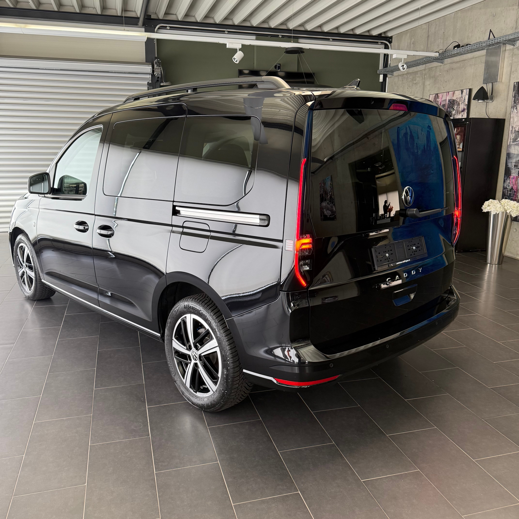 listing desktop thumbnail image 13