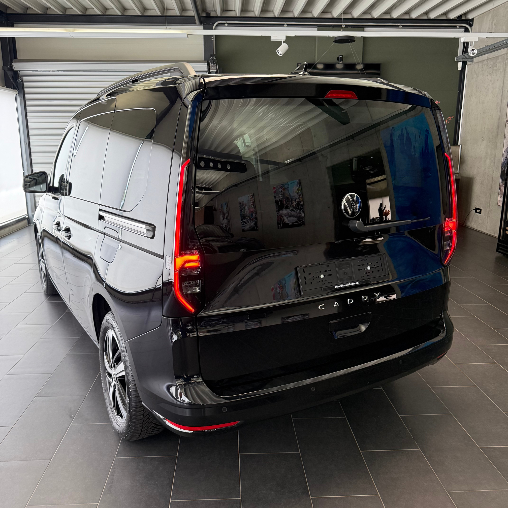 listing desktop thumbnail image 15