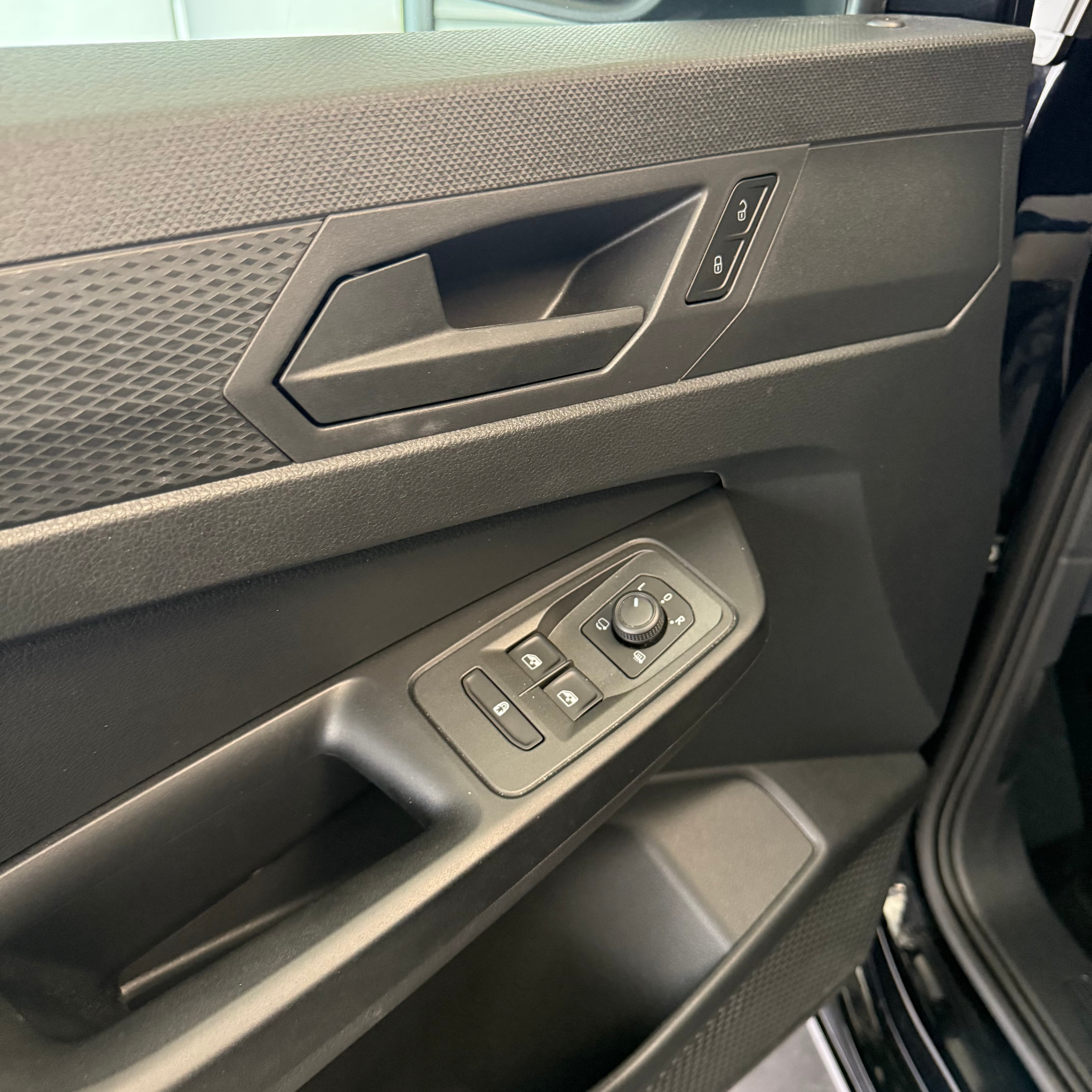 listing desktop thumbnail image 9