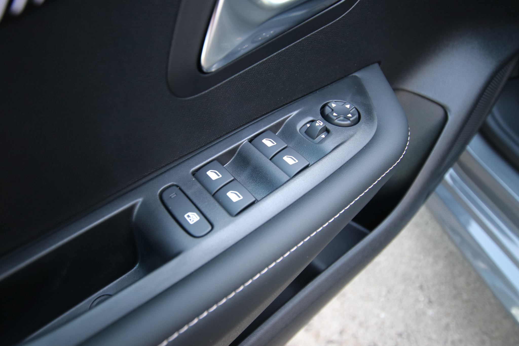 listing desktop thumbnail image 25