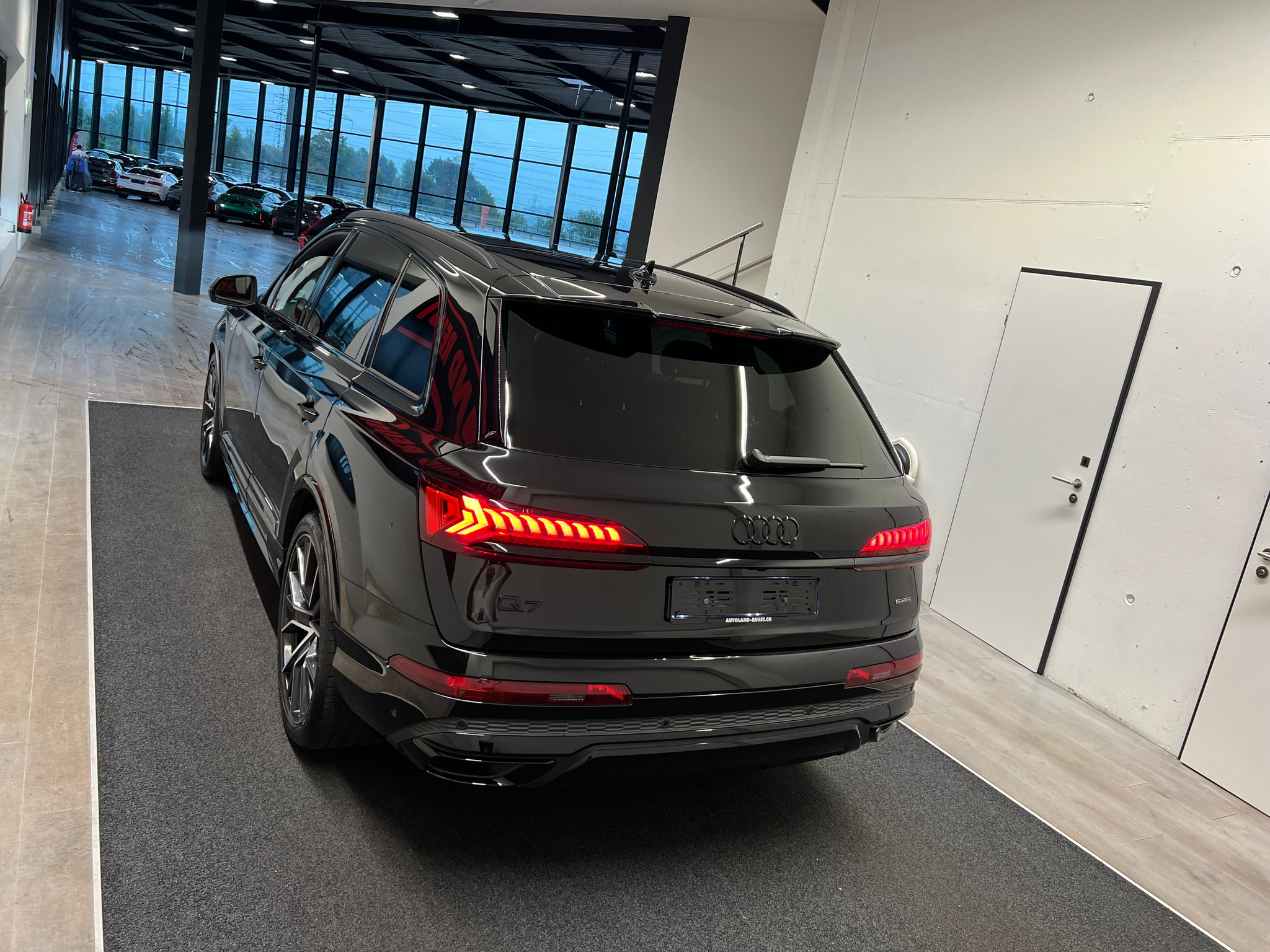 listing desktop thumbnail image 7