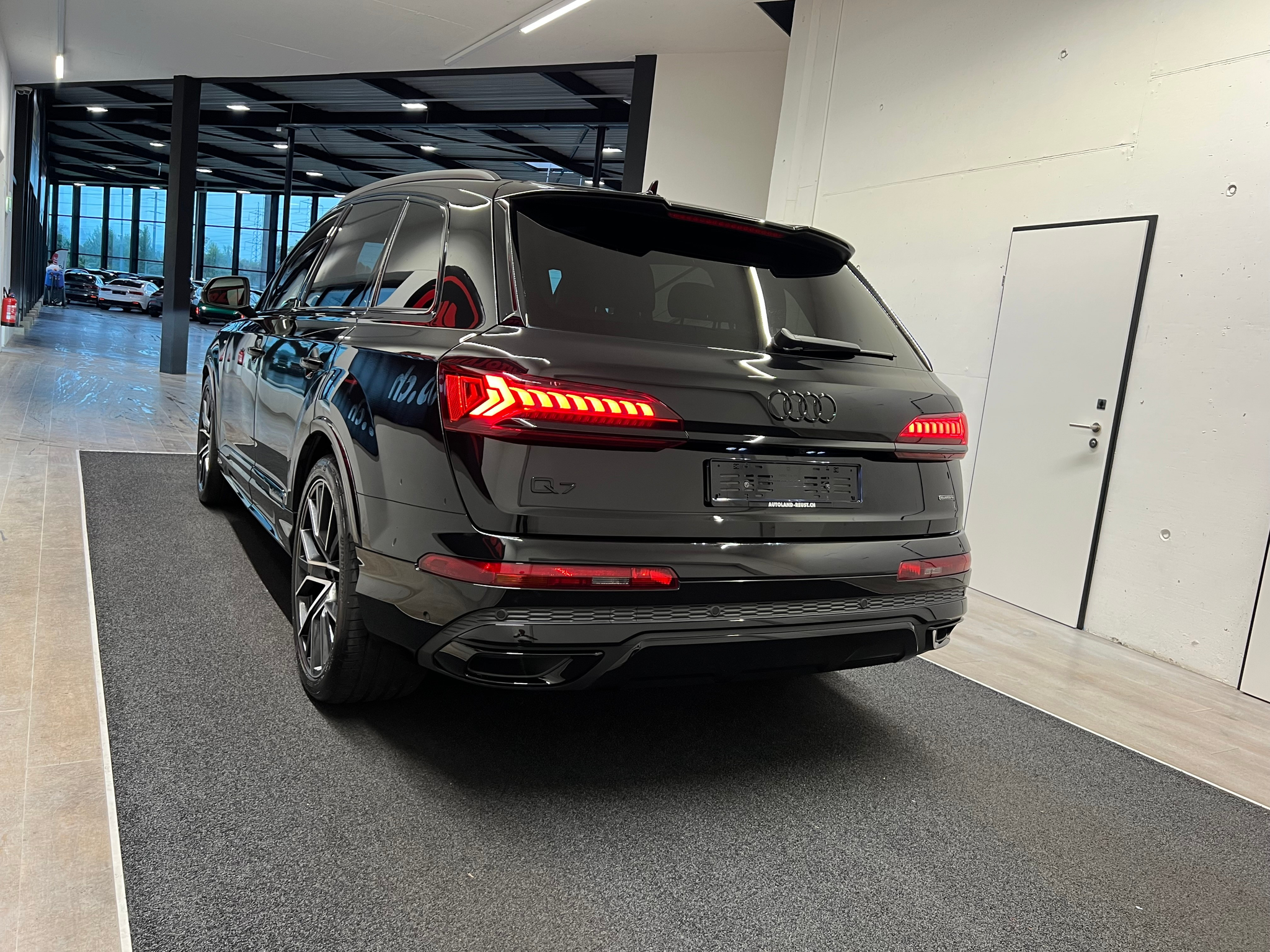 listing desktop thumbnail image 6