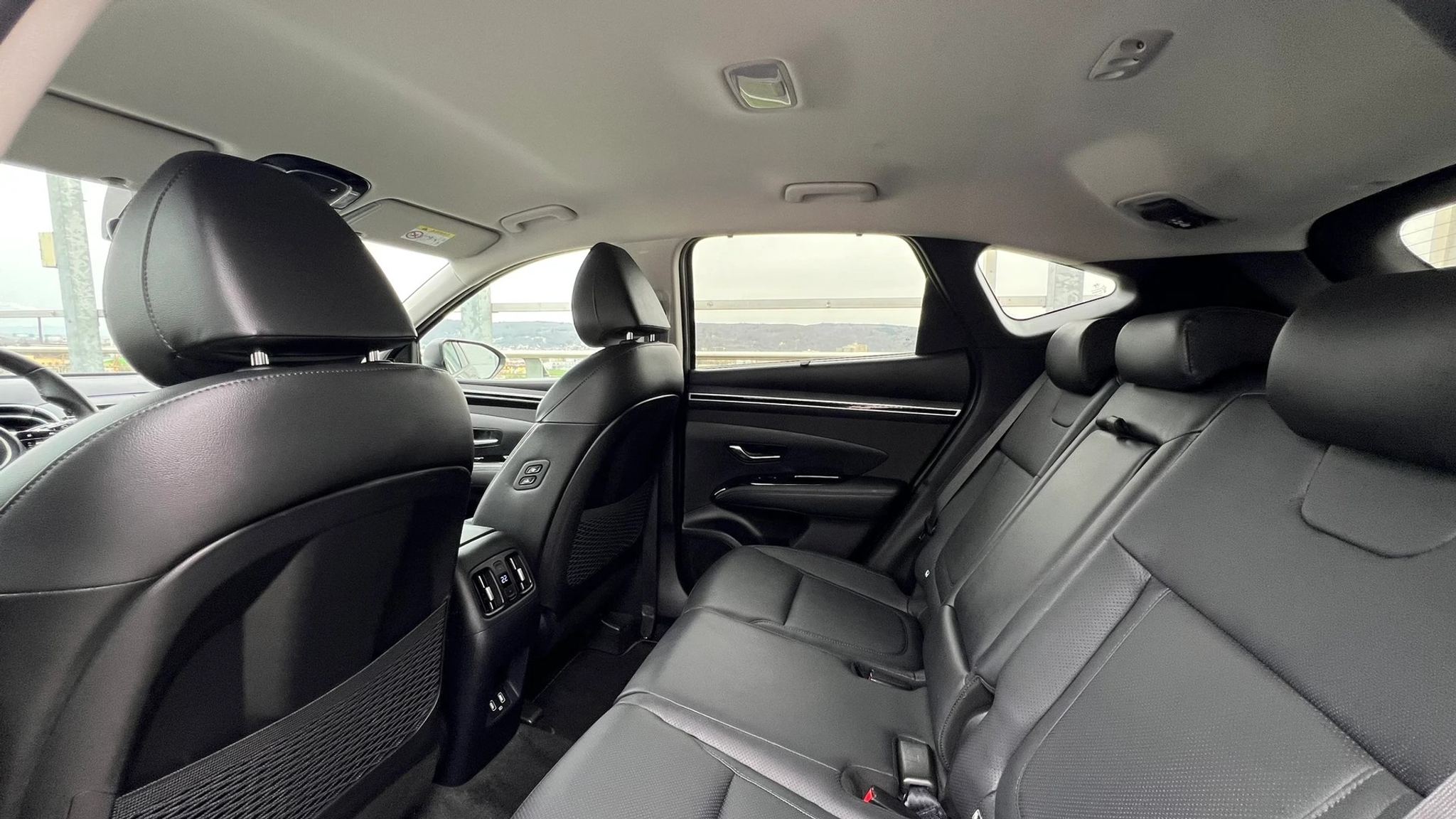 listing desktop thumbnail image 28