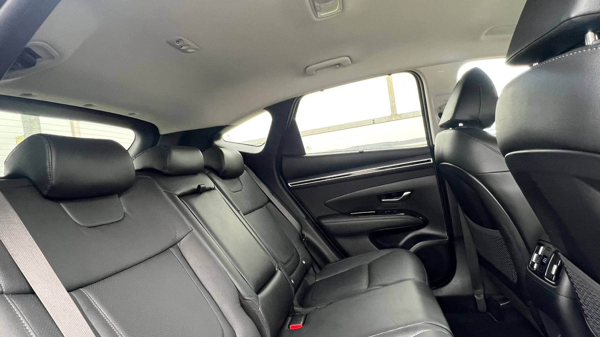 listing desktop thumbnail image 27