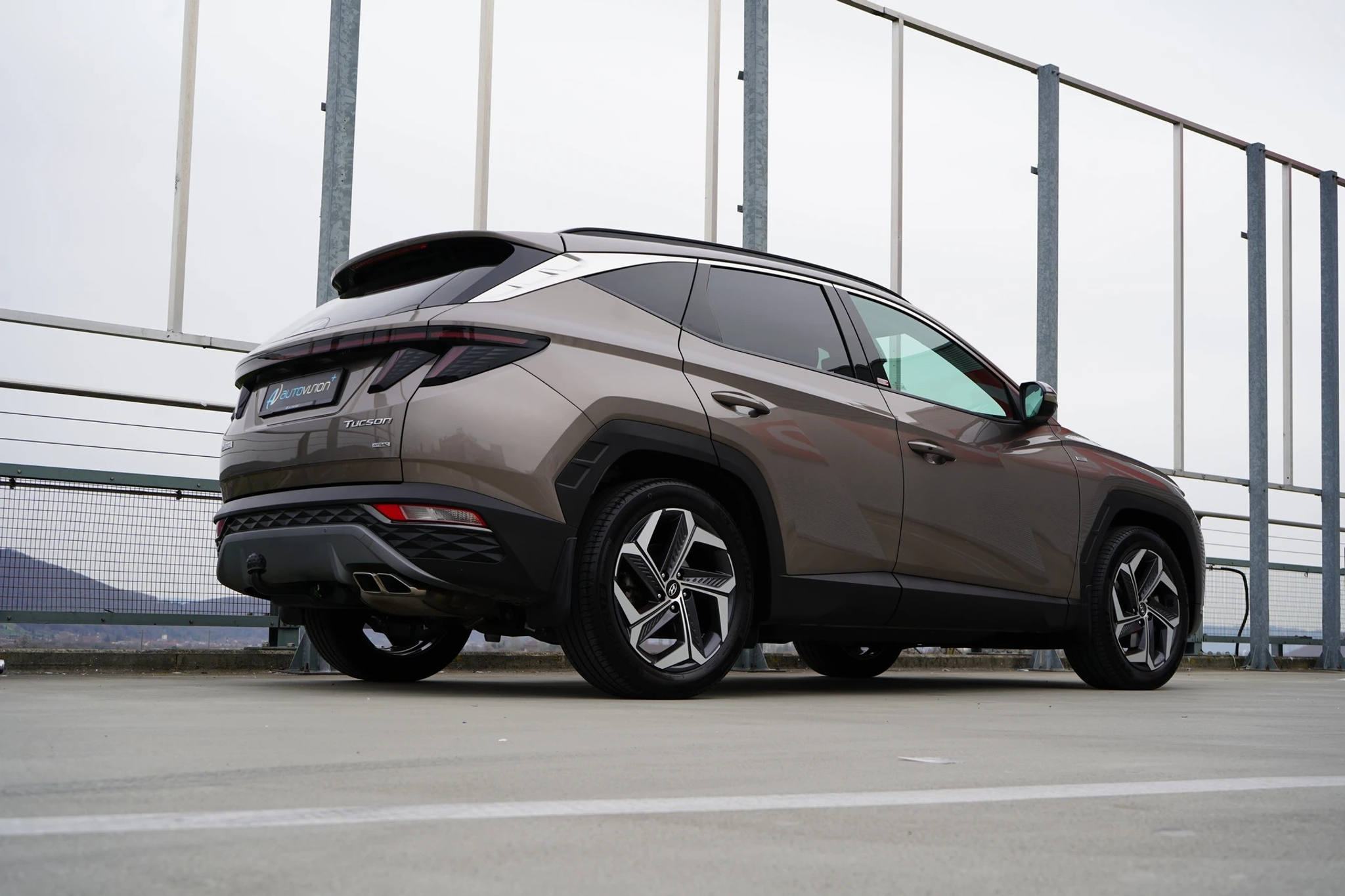 listing desktop thumbnail image 9