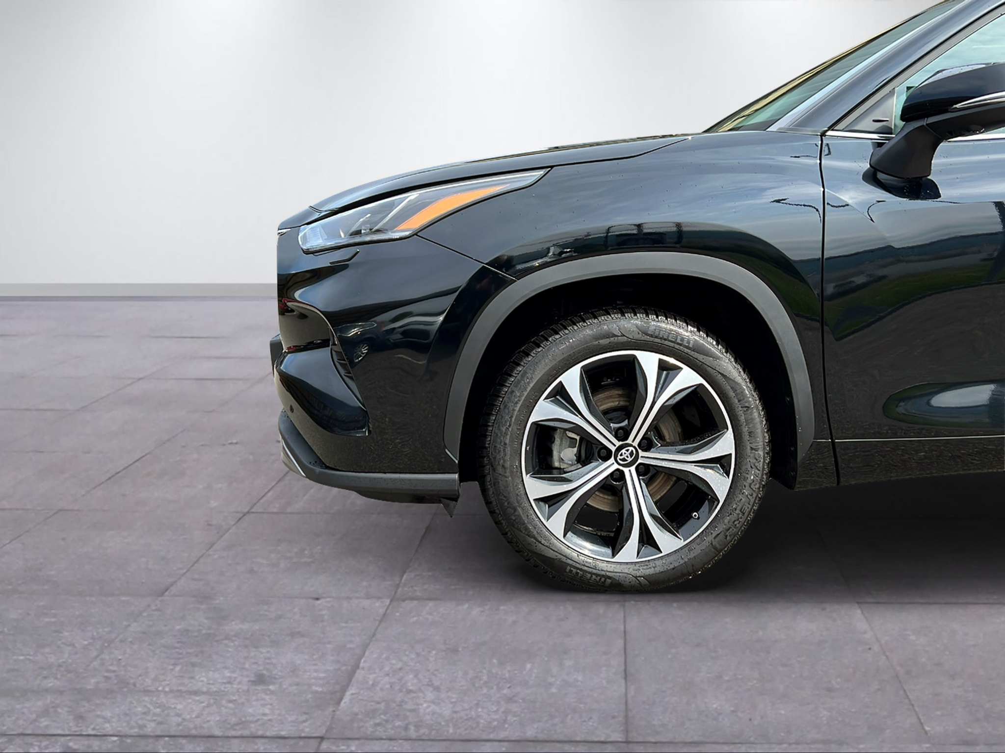 listing desktop thumbnail image 2