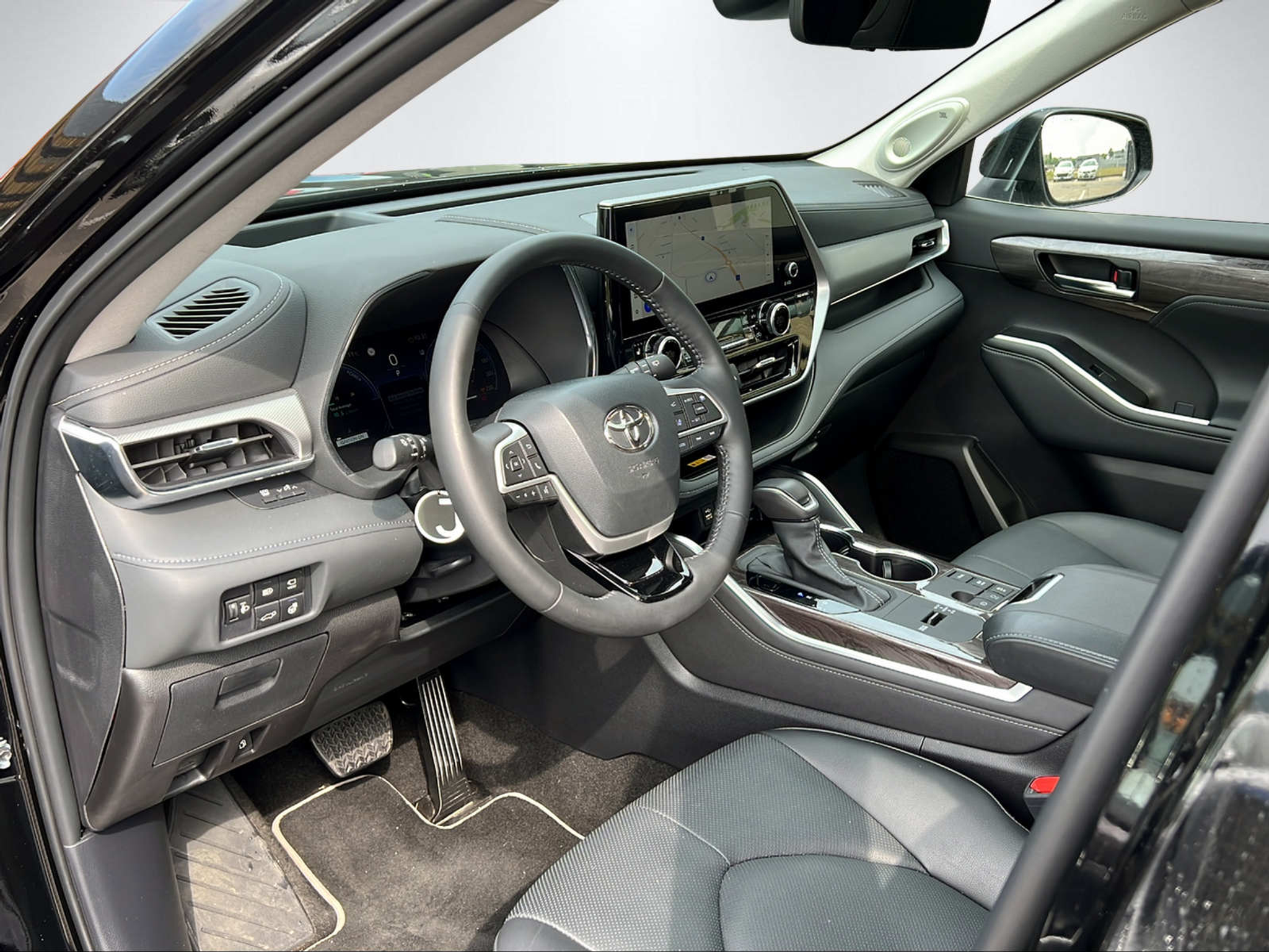 listing desktop thumbnail image 12