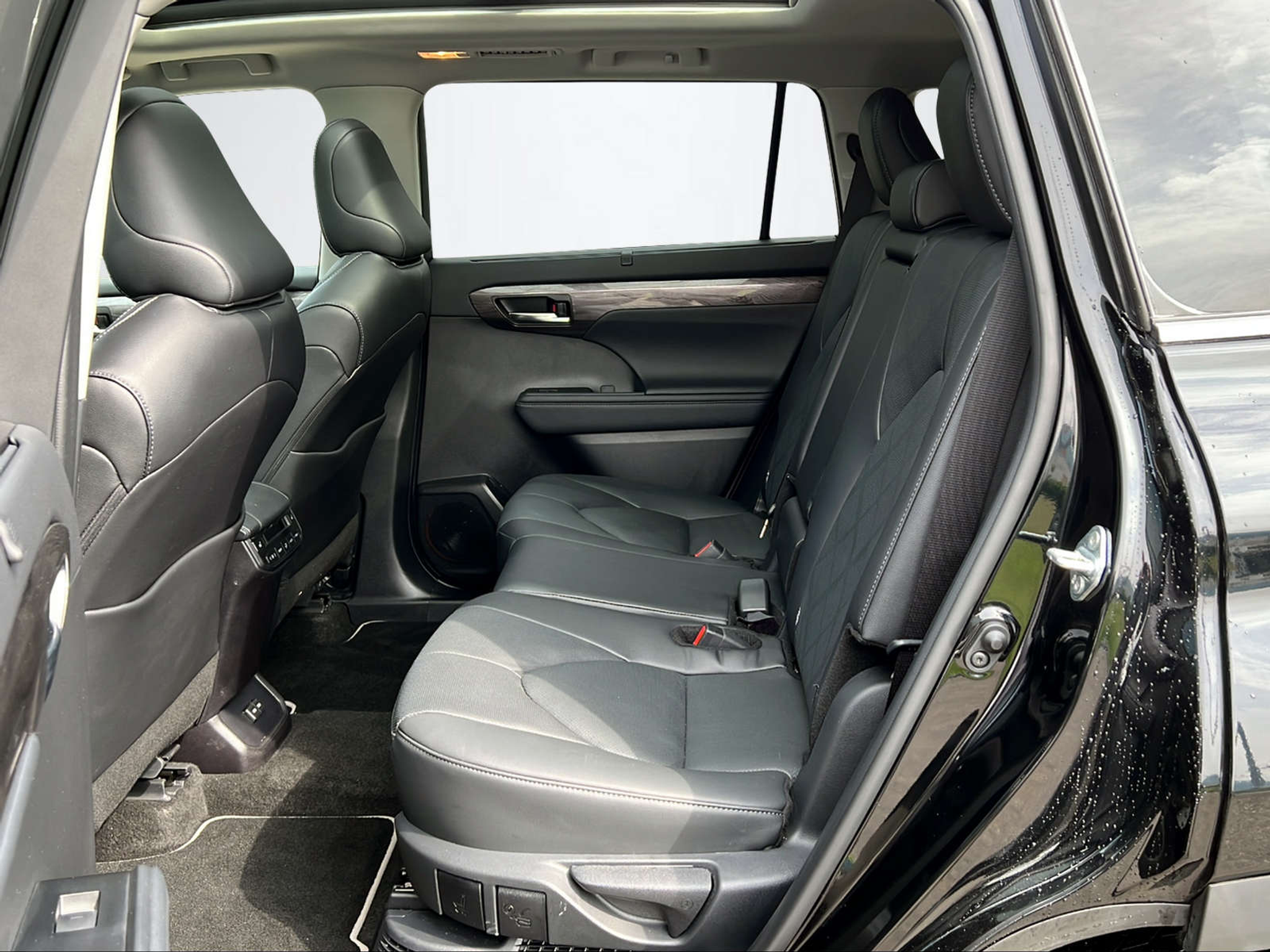 listing desktop thumbnail image 10